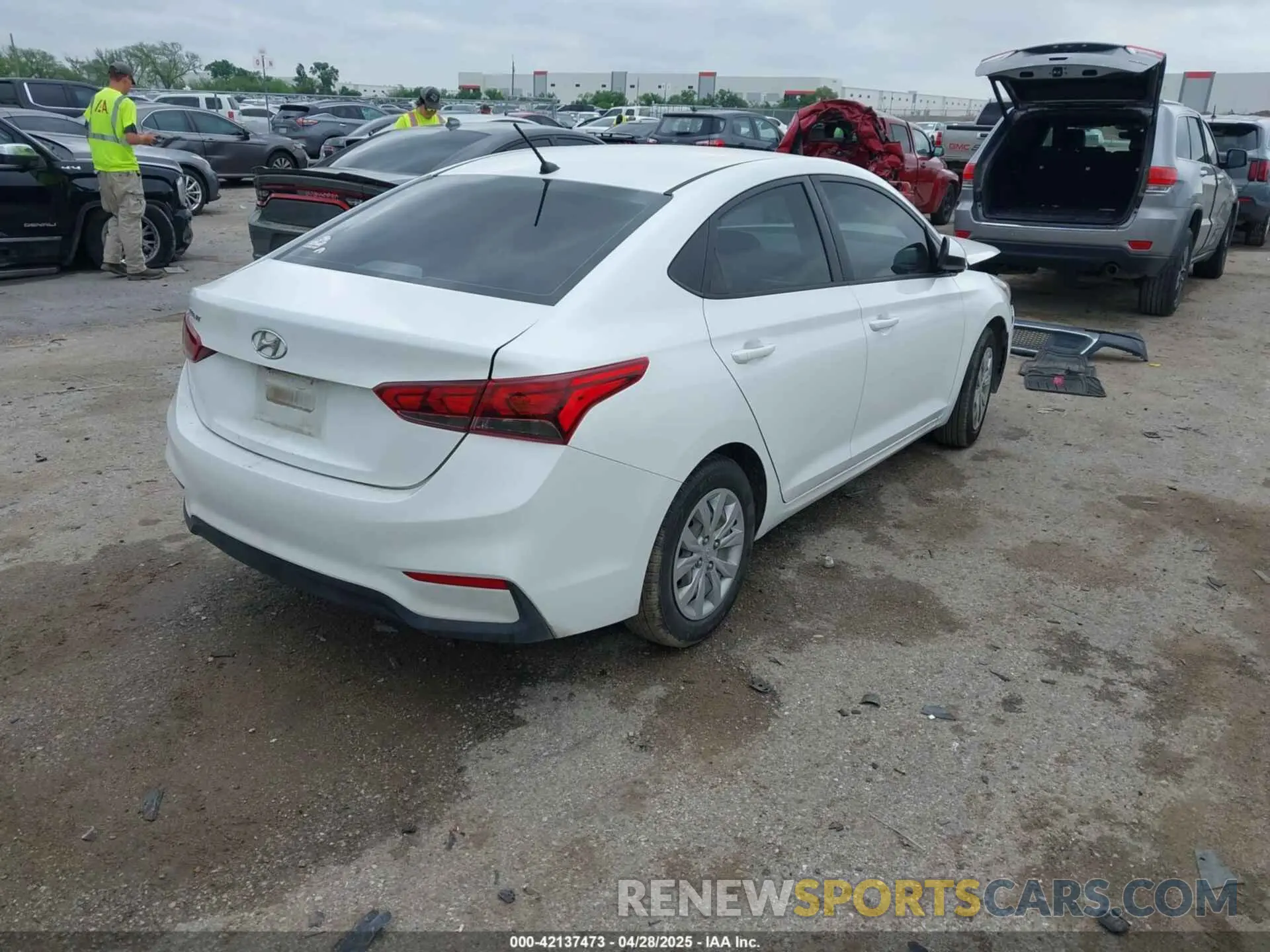 4 Photograph of a damaged car 3KPC24A61LE114828 HYUNDAI ACCENT 2020