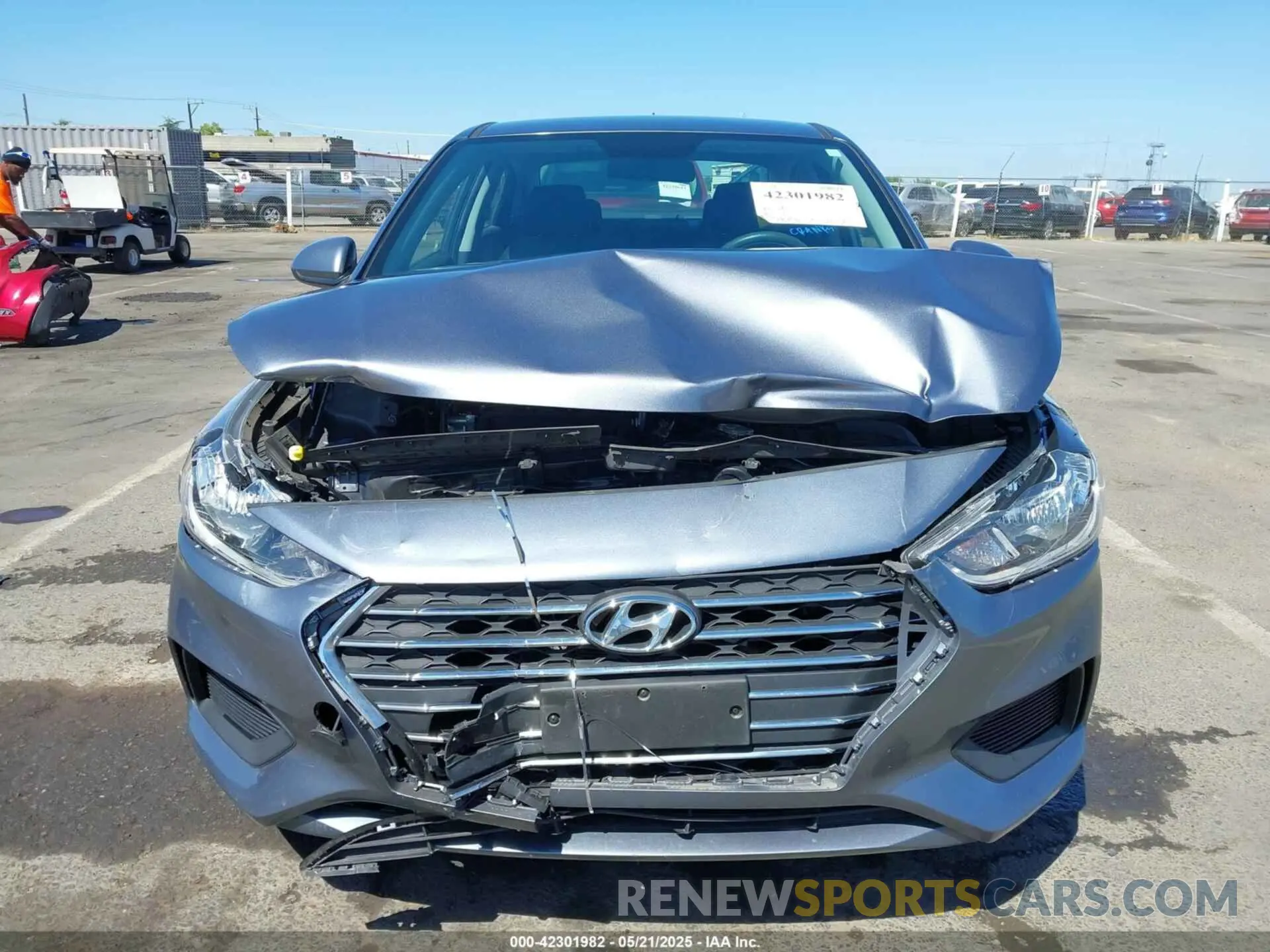 12 Photograph of a damaged car 3KPC24A62LE123781 HYUNDAI ACCENT 2020