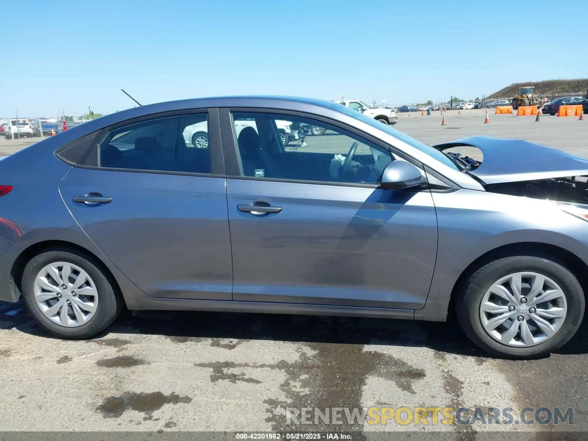 13 Photograph of a damaged car 3KPC24A62LE123781 HYUNDAI ACCENT 2020