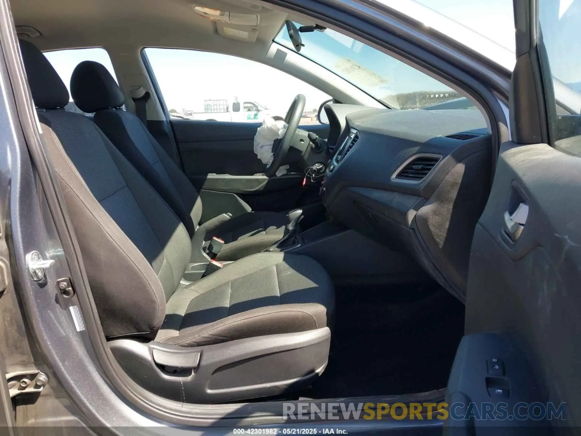 5 Photograph of a damaged car 3KPC24A62LE123781 HYUNDAI ACCENT 2020
