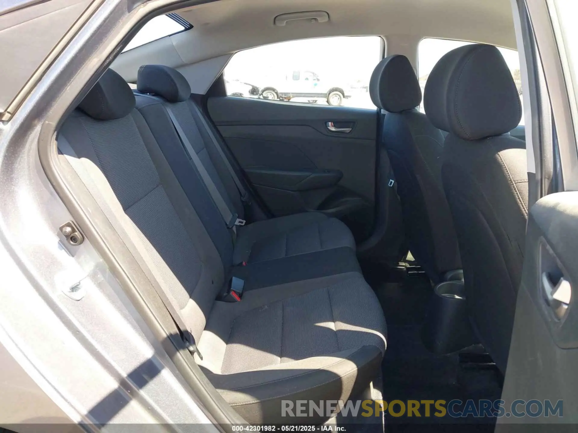 8 Photograph of a damaged car 3KPC24A62LE123781 HYUNDAI ACCENT 2020