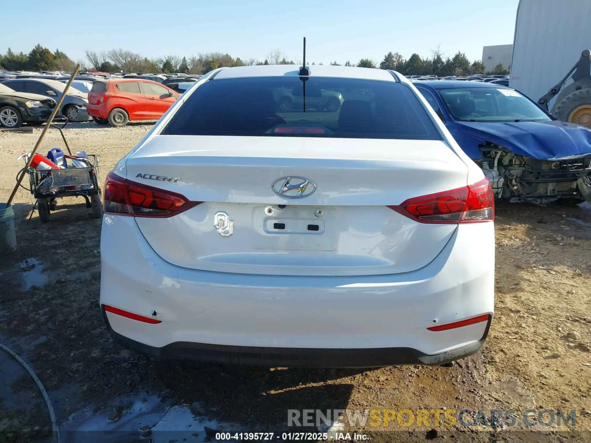 17 Photograph of a damaged car 3KPC24A62LE125577 HYUNDAI ACCENT 2020