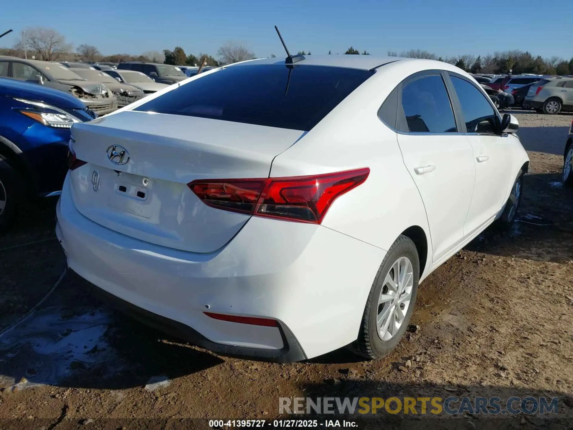 4 Photograph of a damaged car 3KPC24A62LE125577 HYUNDAI ACCENT 2020