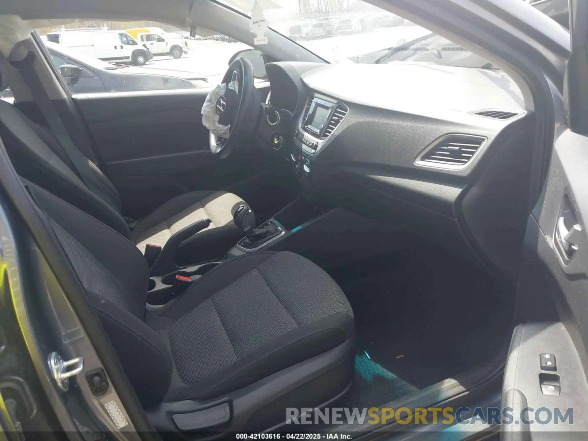 5 Photograph of a damaged car 3KPC24A63LE099216 HYUNDAI ACCENT 2020