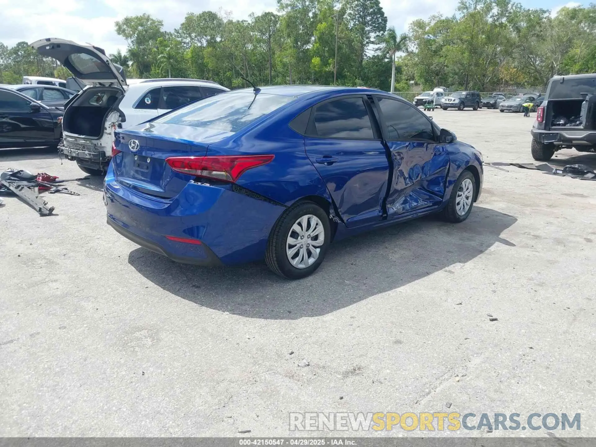 4 Photograph of a damaged car 3KPC24A63LE114006 HYUNDAI ACCENT 2020
