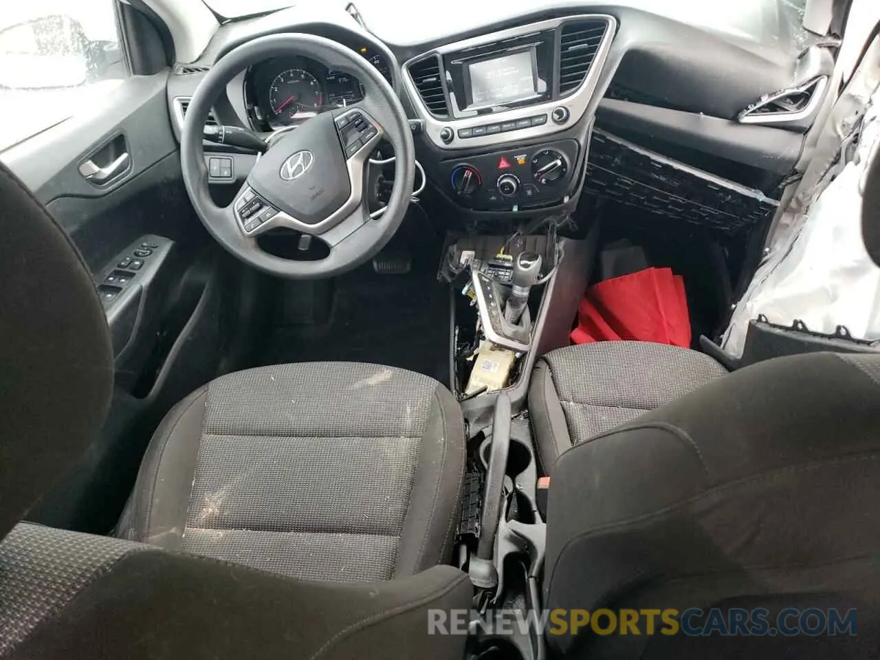 8 Photograph of a damaged car 3KPC24A64LE092436 HYUNDAI ACCENT 2020