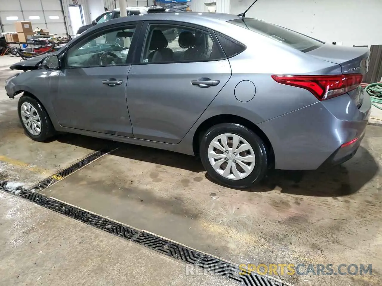 2 Photograph of a damaged car 3KPC24A65LE114072 HYUNDAI ACCENT 2020