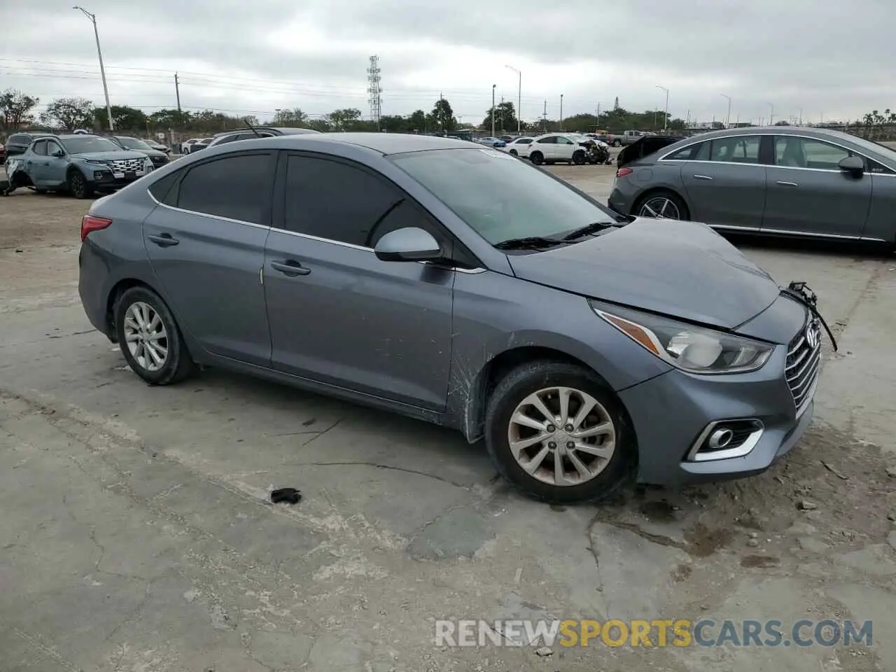 4 Photograph of a damaged car 3KPC24A66LE111844 HYUNDAI ACCENT 2020