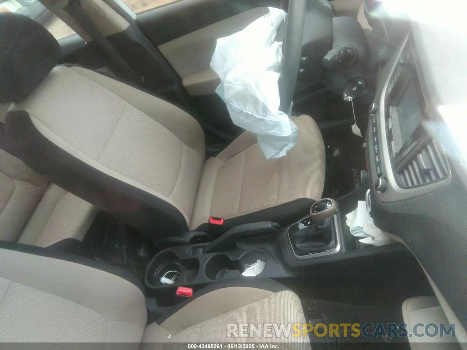 5 Photograph of a damaged car 3KPC24A68LE093184 HYUNDAI ACCENT 2020