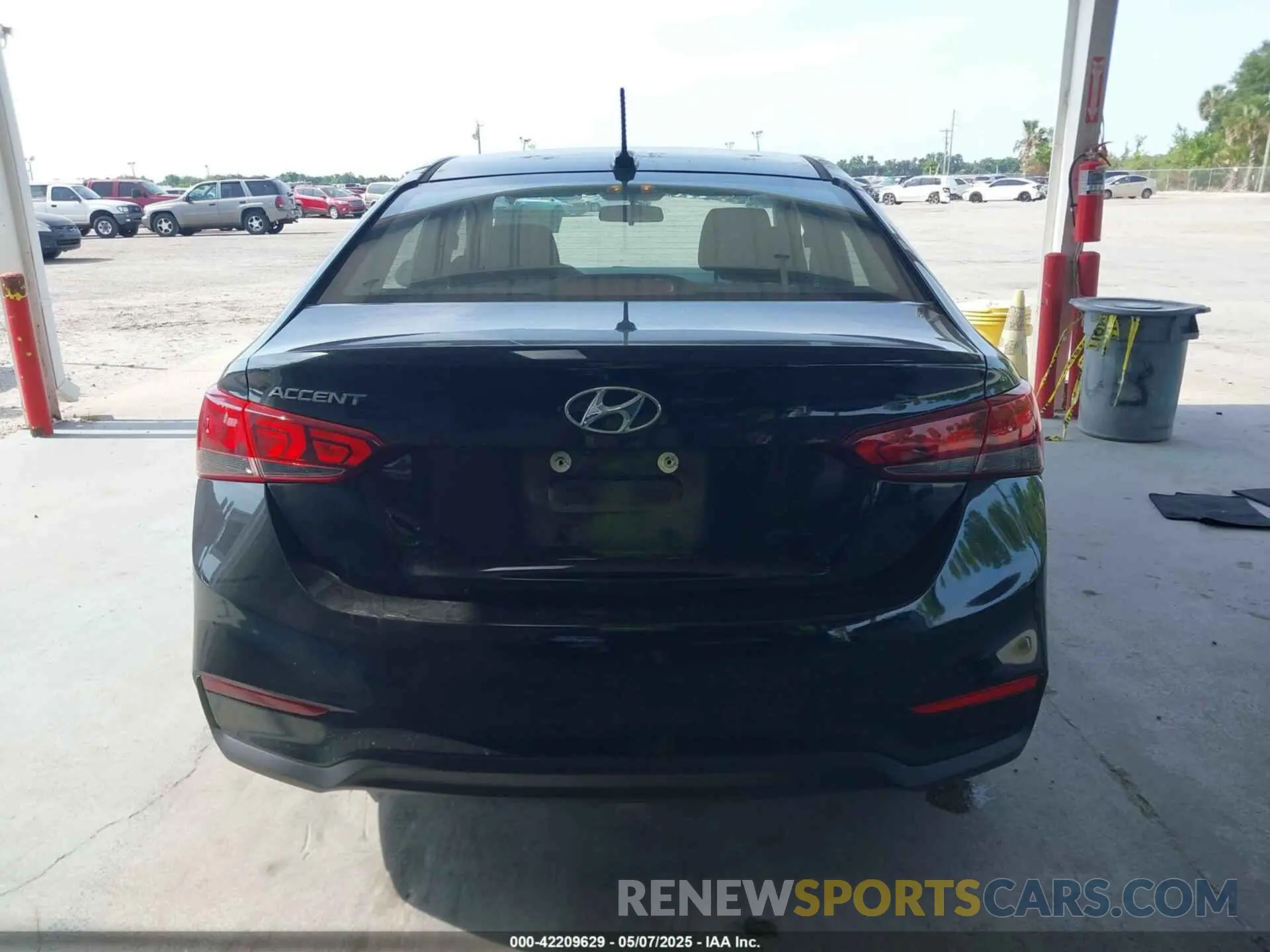 17 Photograph of a damaged car 3KPC24A68LE093203 HYUNDAI ACCENT 2020