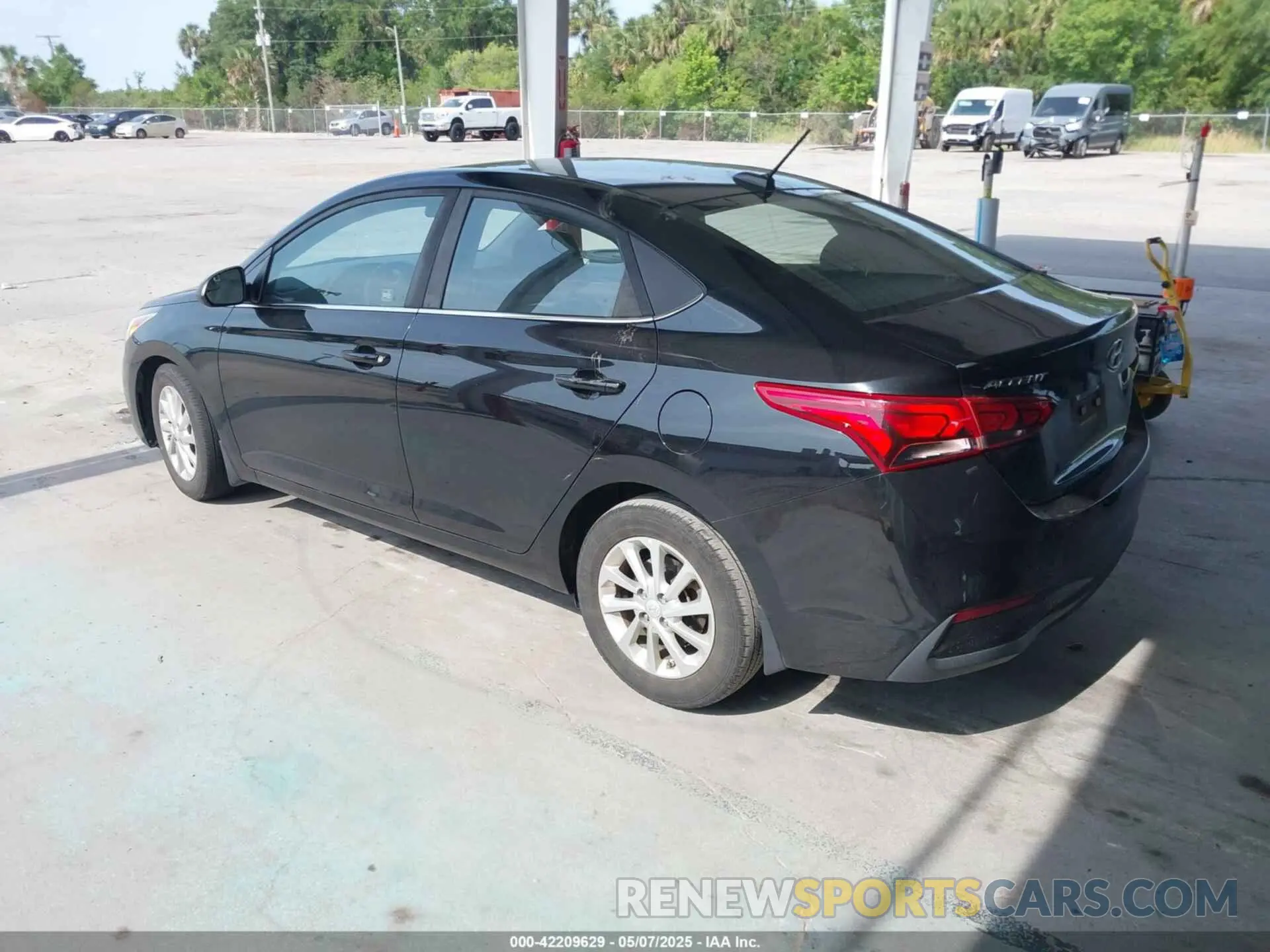 3 Photograph of a damaged car 3KPC24A68LE093203 HYUNDAI ACCENT 2020