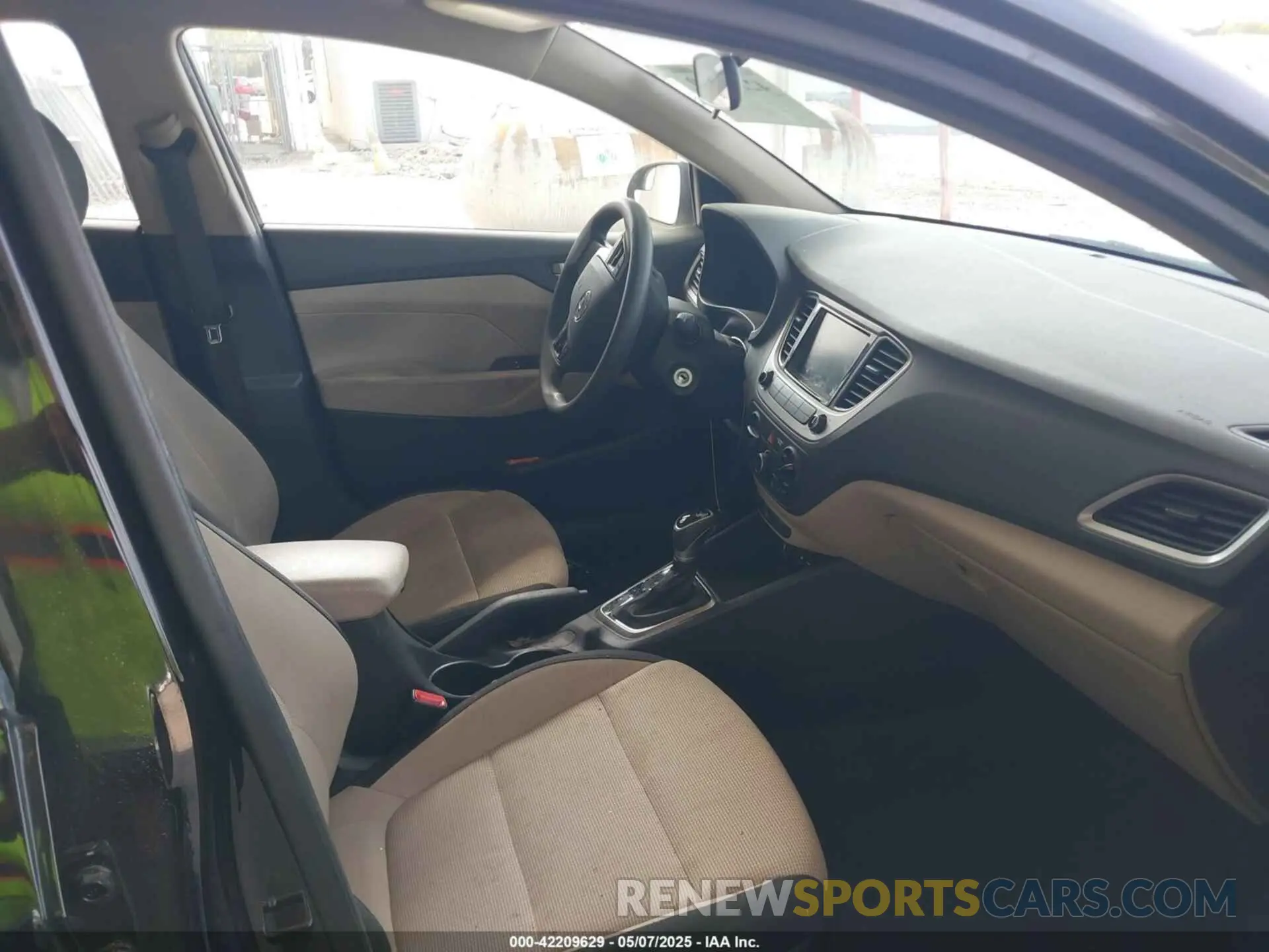 5 Photograph of a damaged car 3KPC24A68LE093203 HYUNDAI ACCENT 2020