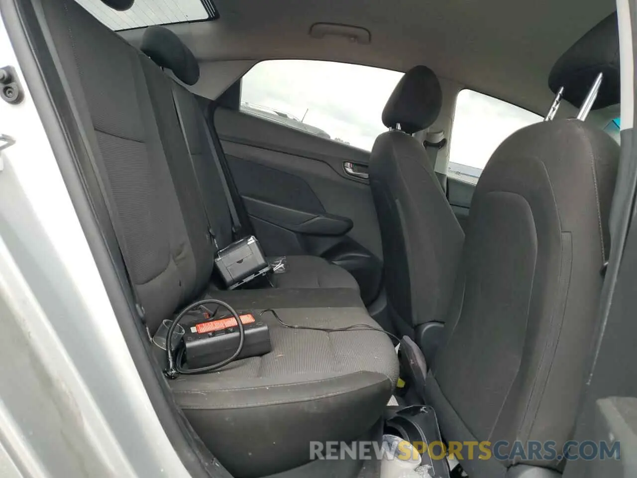 10 Photograph of a damaged car 3KPC24A68LE109013 HYUNDAI ACCENT 2020