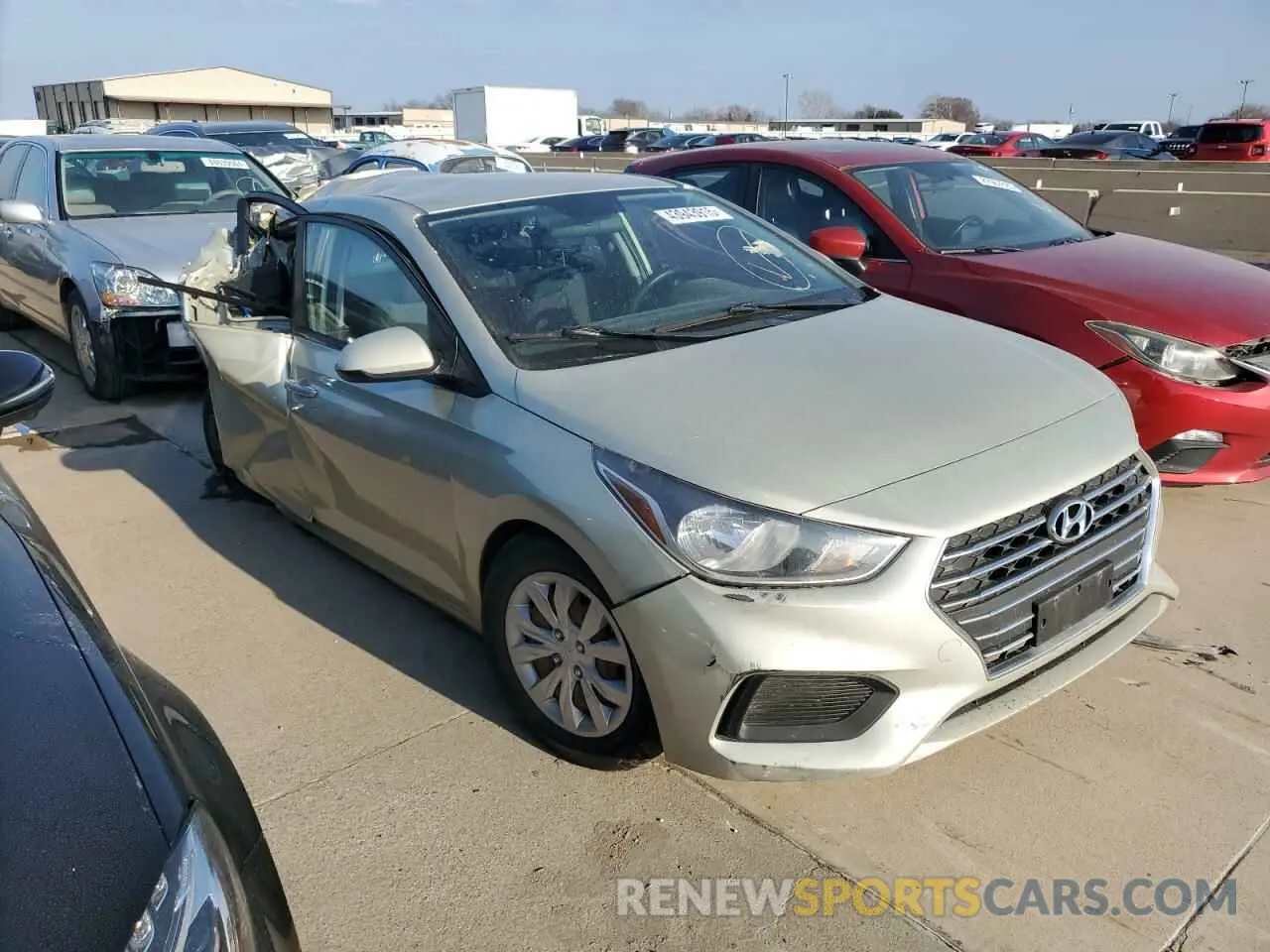 4 Photograph of a damaged car 3KPC24A69LE100403 HYUNDAI ACCENT 2020