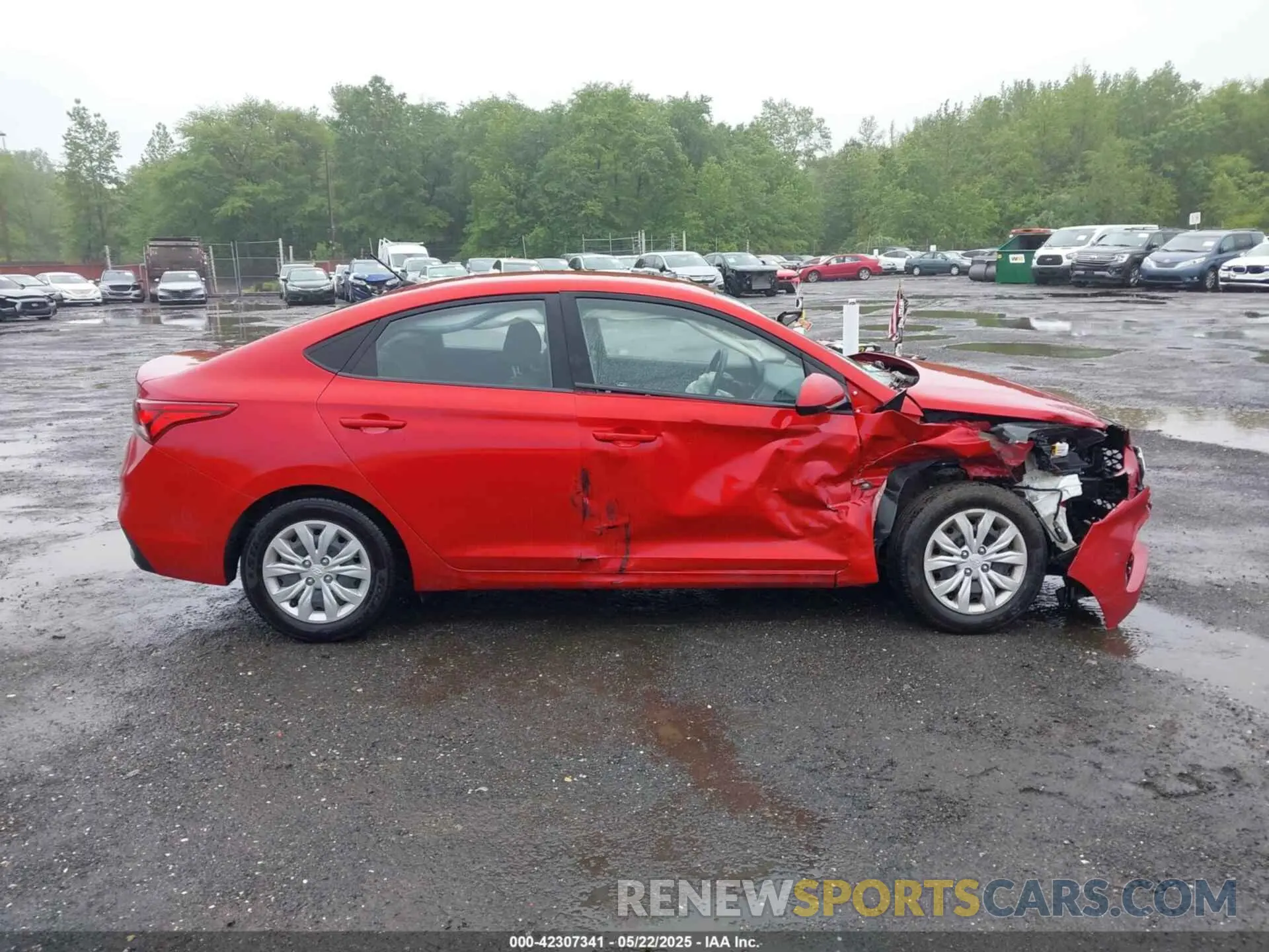 13 Photograph of a damaged car 3KPC24A69LE104869 HYUNDAI ACCENT 2020