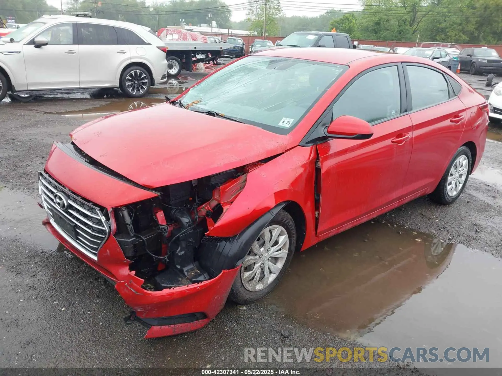 2 Photograph of a damaged car 3KPC24A69LE104869 HYUNDAI ACCENT 2020