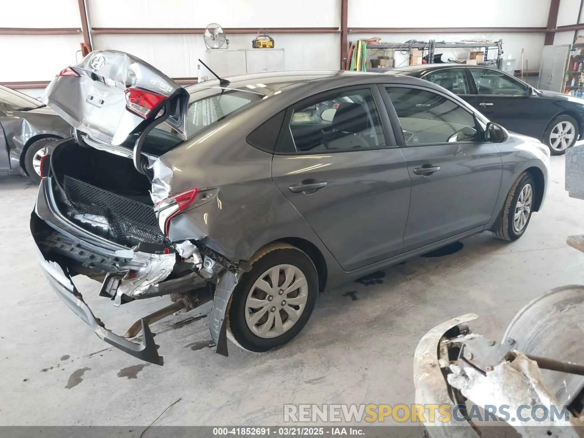 4 Photograph of a damaged car 3KPC24A69LE122644 HYUNDAI ACCENT 2020