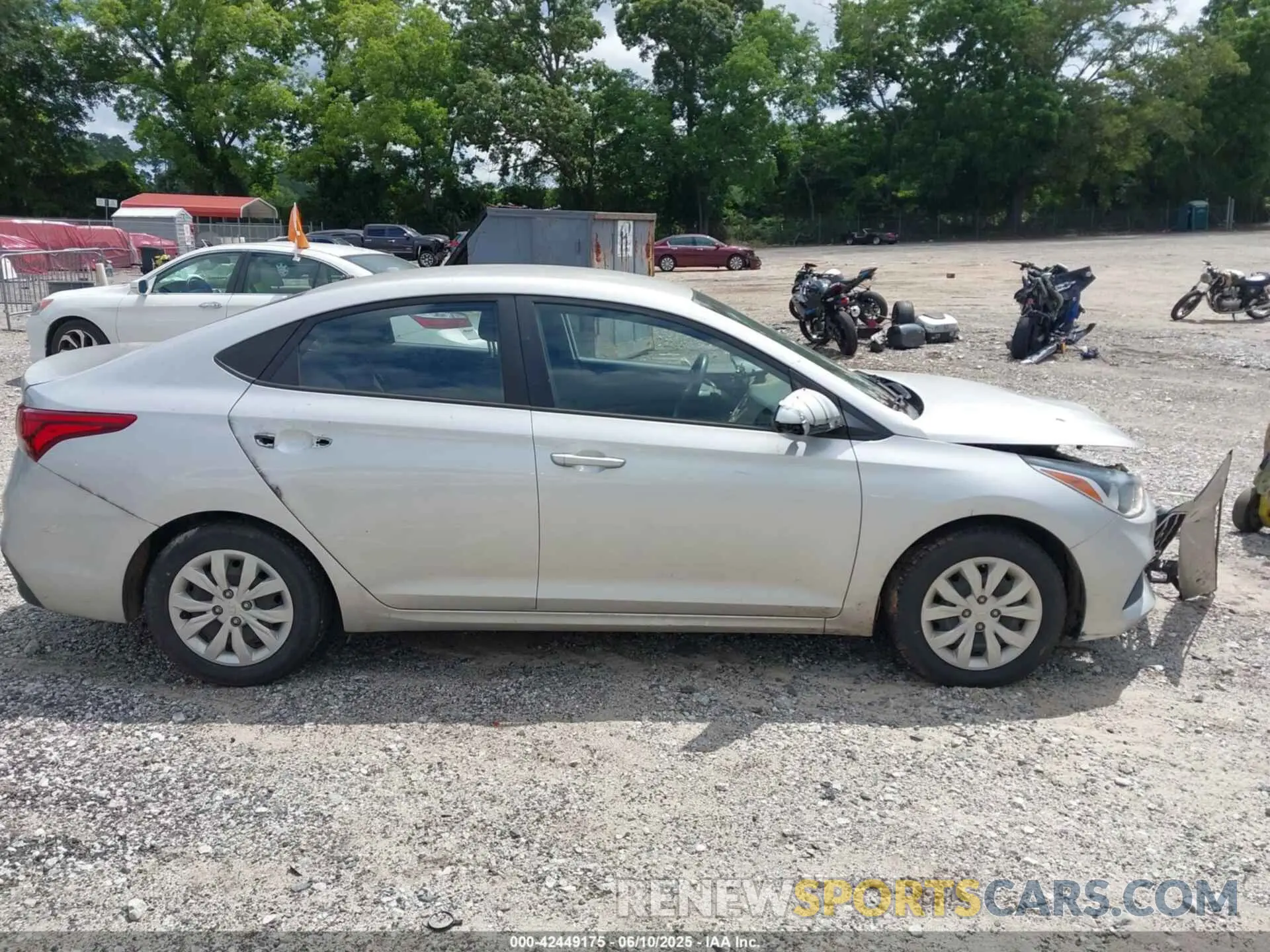 13 Photograph of a damaged car 3KPC24A6XLE106727 HYUNDAI ACCENT 2020