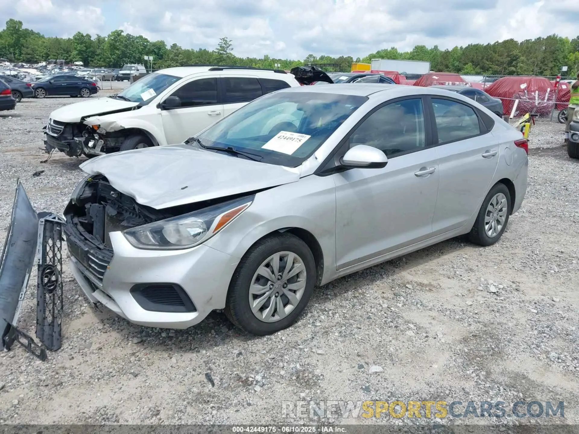 2 Photograph of a damaged car 3KPC24A6XLE106727 HYUNDAI ACCENT 2020