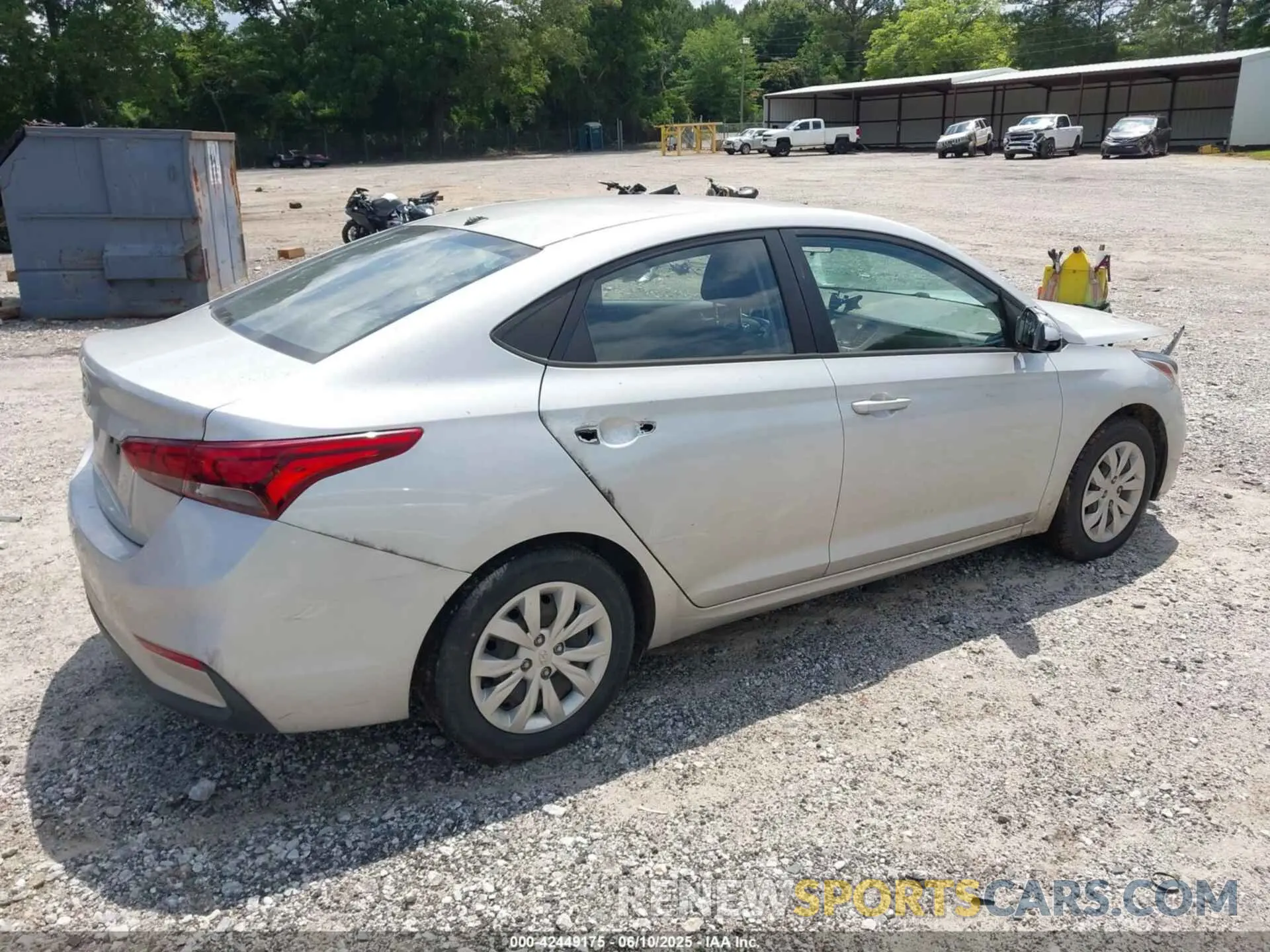 4 Photograph of a damaged car 3KPC24A6XLE106727 HYUNDAI ACCENT 2020