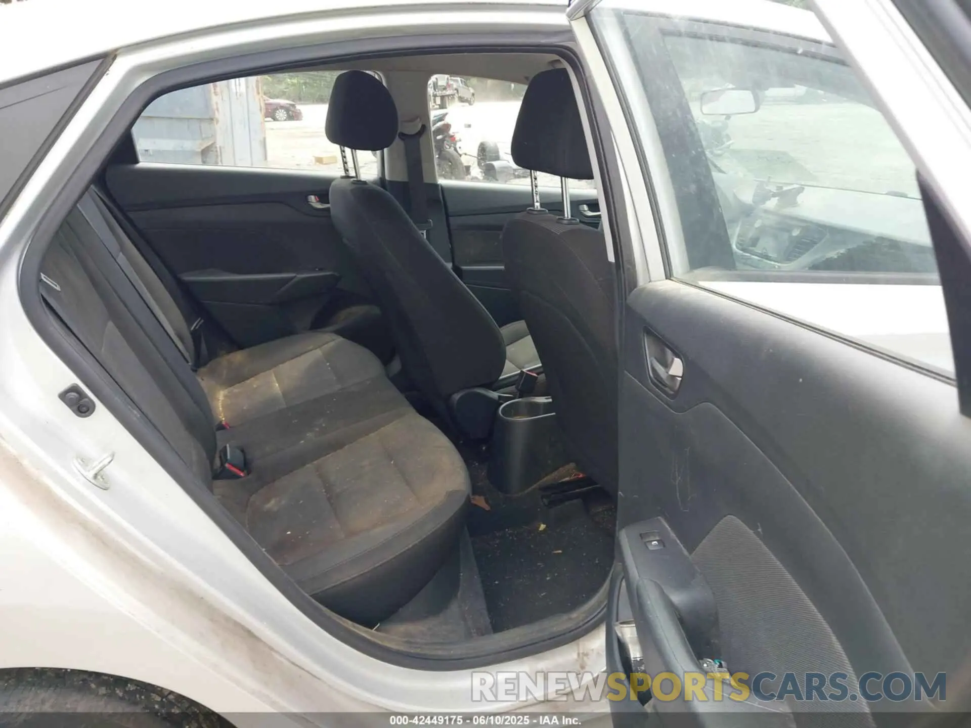 8 Photograph of a damaged car 3KPC24A6XLE106727 HYUNDAI ACCENT 2020