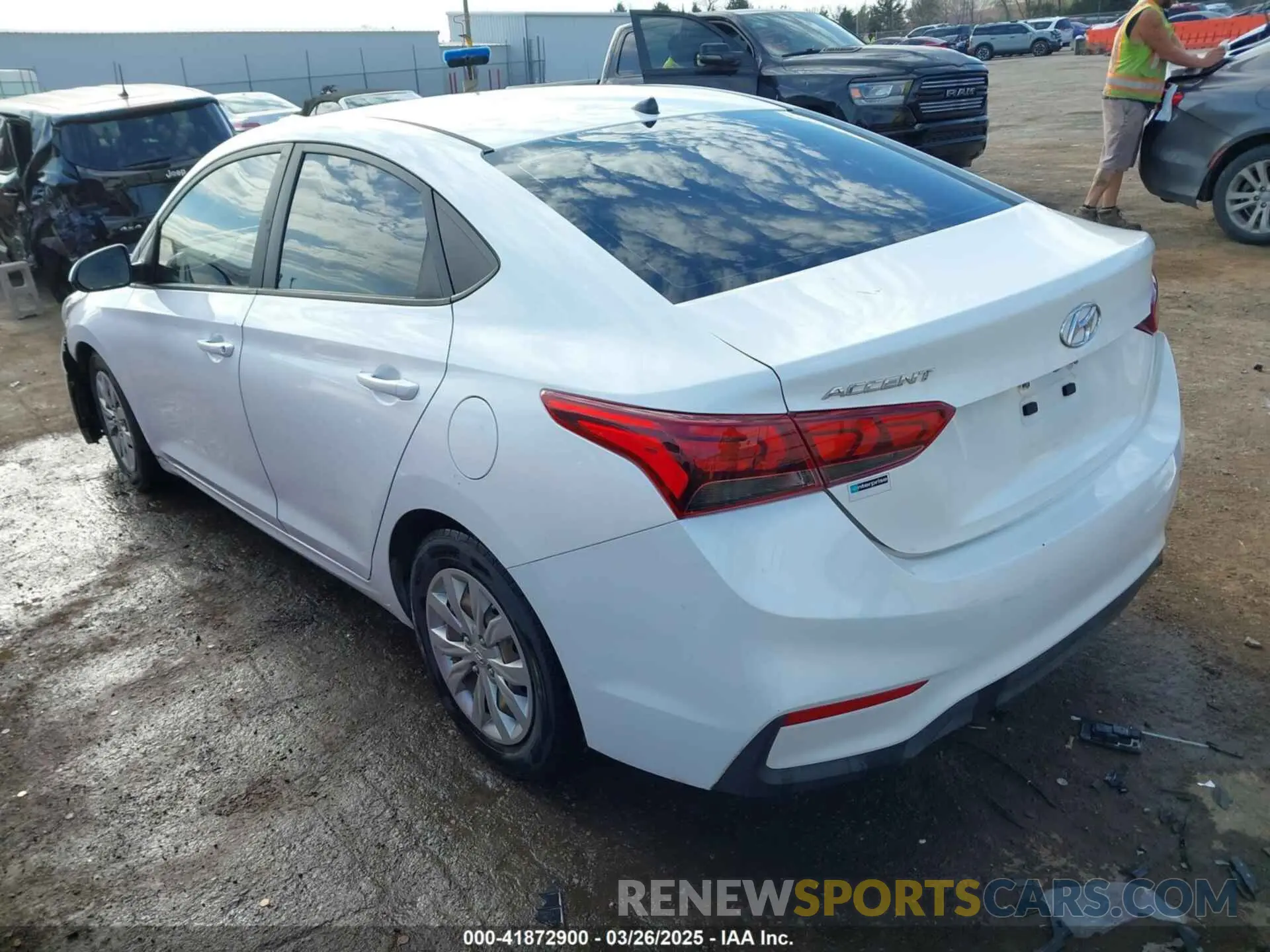 3 Photograph of a damaged car 3KPC24A6XLE118313 HYUNDAI ACCENT 2020