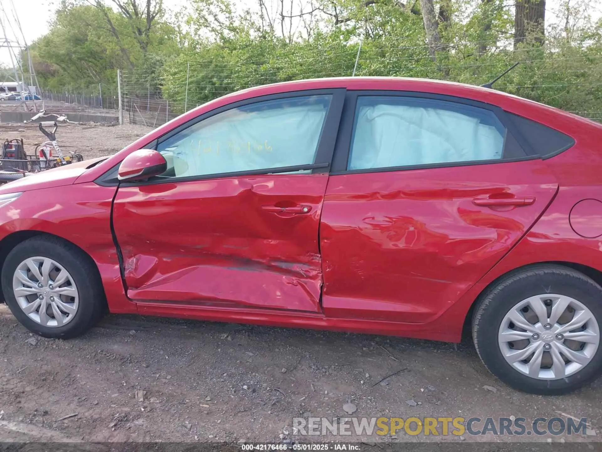 14 Photograph of a damaged car 3KPC24A62ME142333 HYUNDAI ACCENT 2021