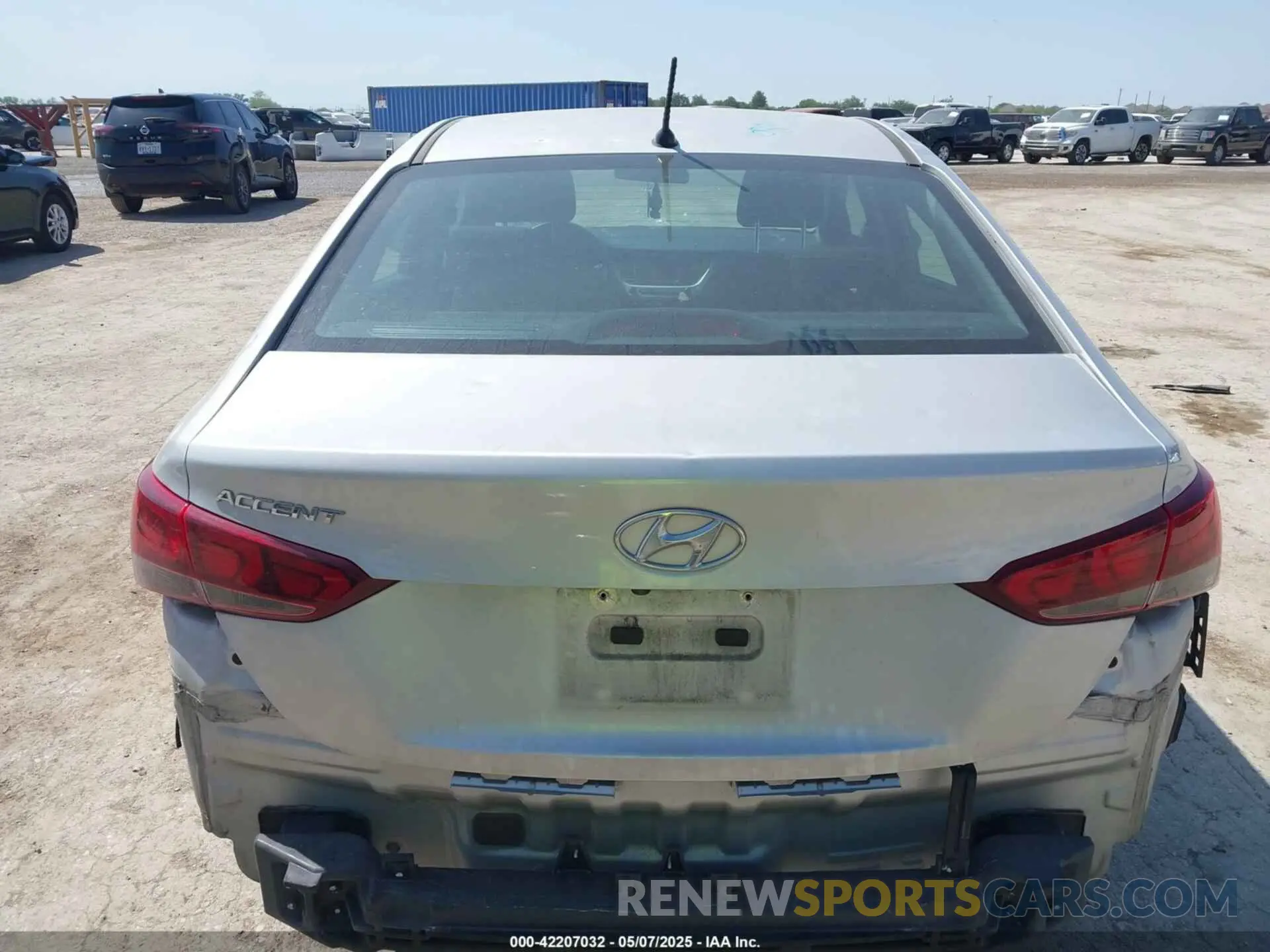 16 Photograph of a damaged car 3KPC24A63ME139599 HYUNDAI ACCENT 2021