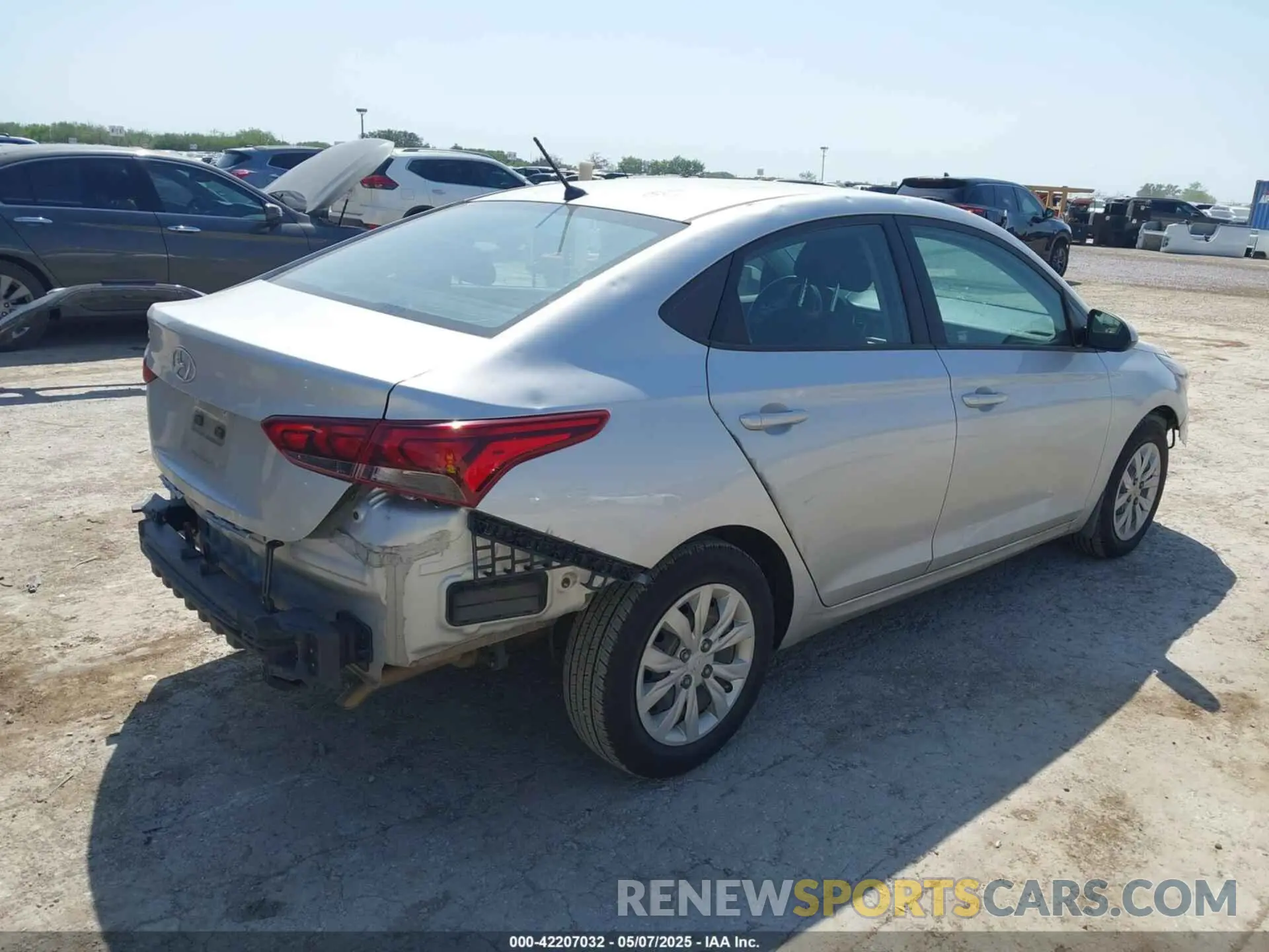 4 Photograph of a damaged car 3KPC24A63ME139599 HYUNDAI ACCENT 2021