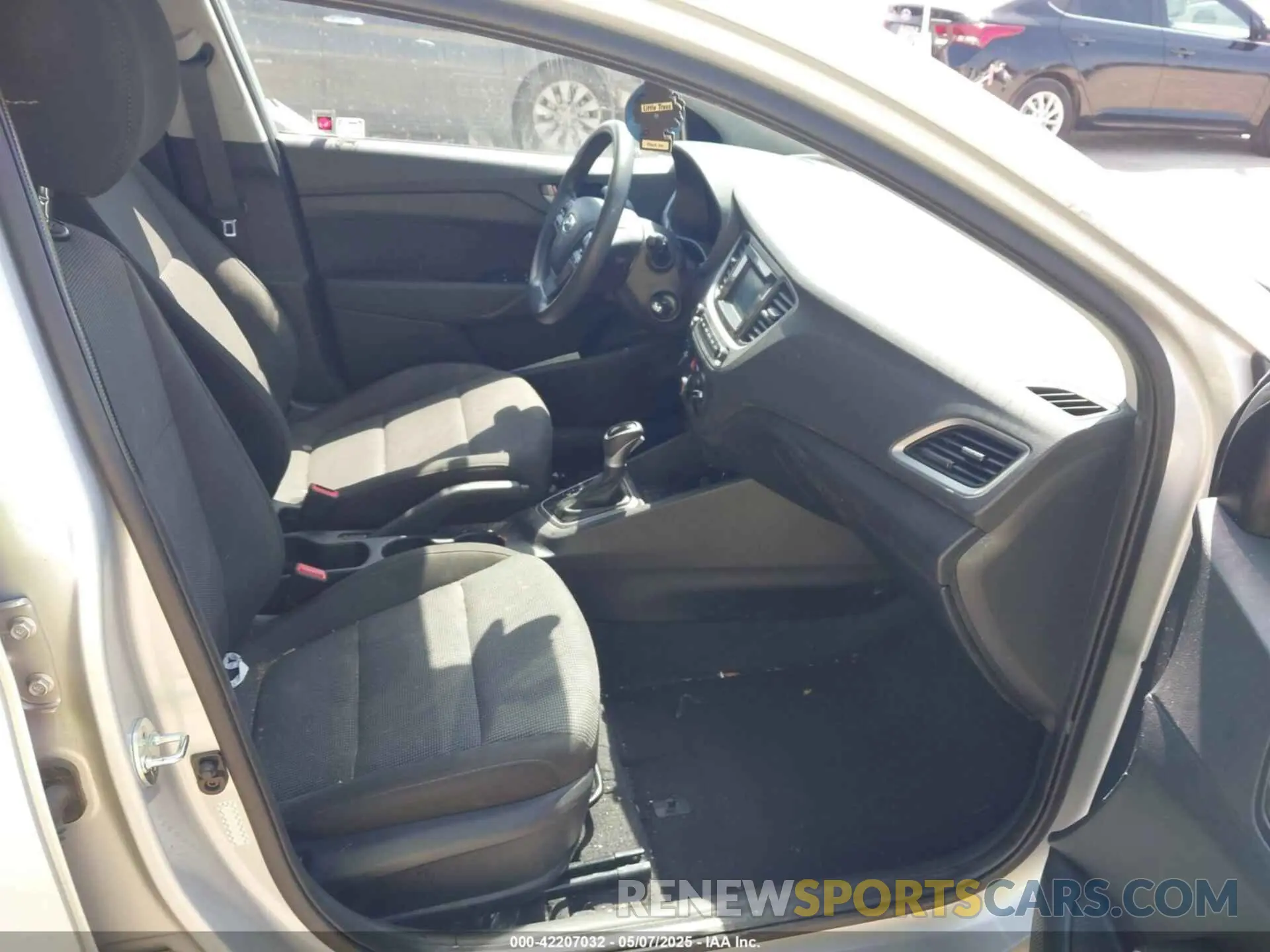 5 Photograph of a damaged car 3KPC24A63ME139599 HYUNDAI ACCENT 2021