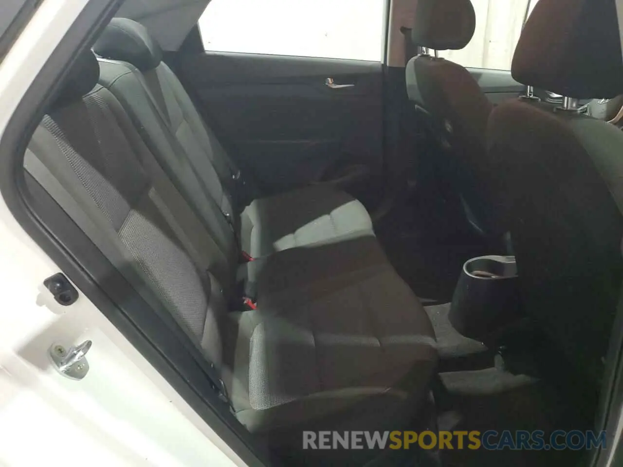 10 Photograph of a damaged car 3KPC24A63ME143149 HYUNDAI ACCENT 2021