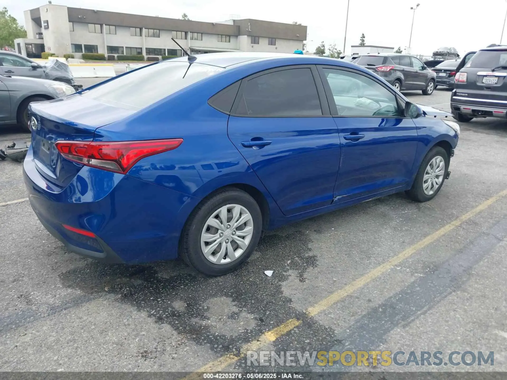 4 Photograph of a damaged car 3KPC24A64ME132662 HYUNDAI ACCENT 2021