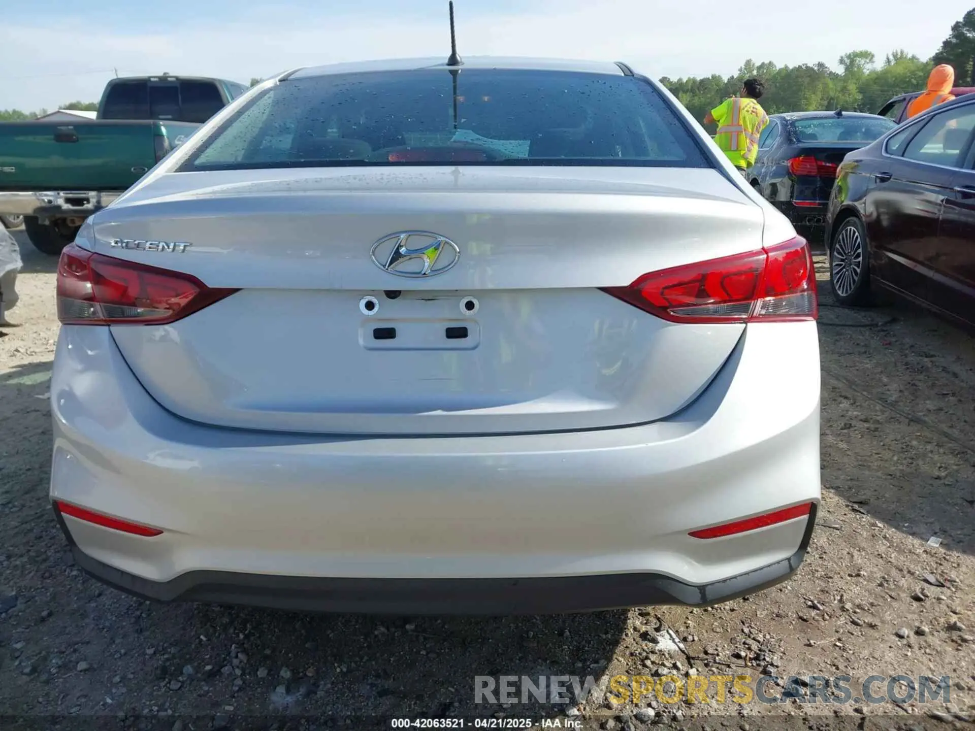 17 Photograph of a damaged car 3KPC24A64ME146982 HYUNDAI ACCENT 2021
