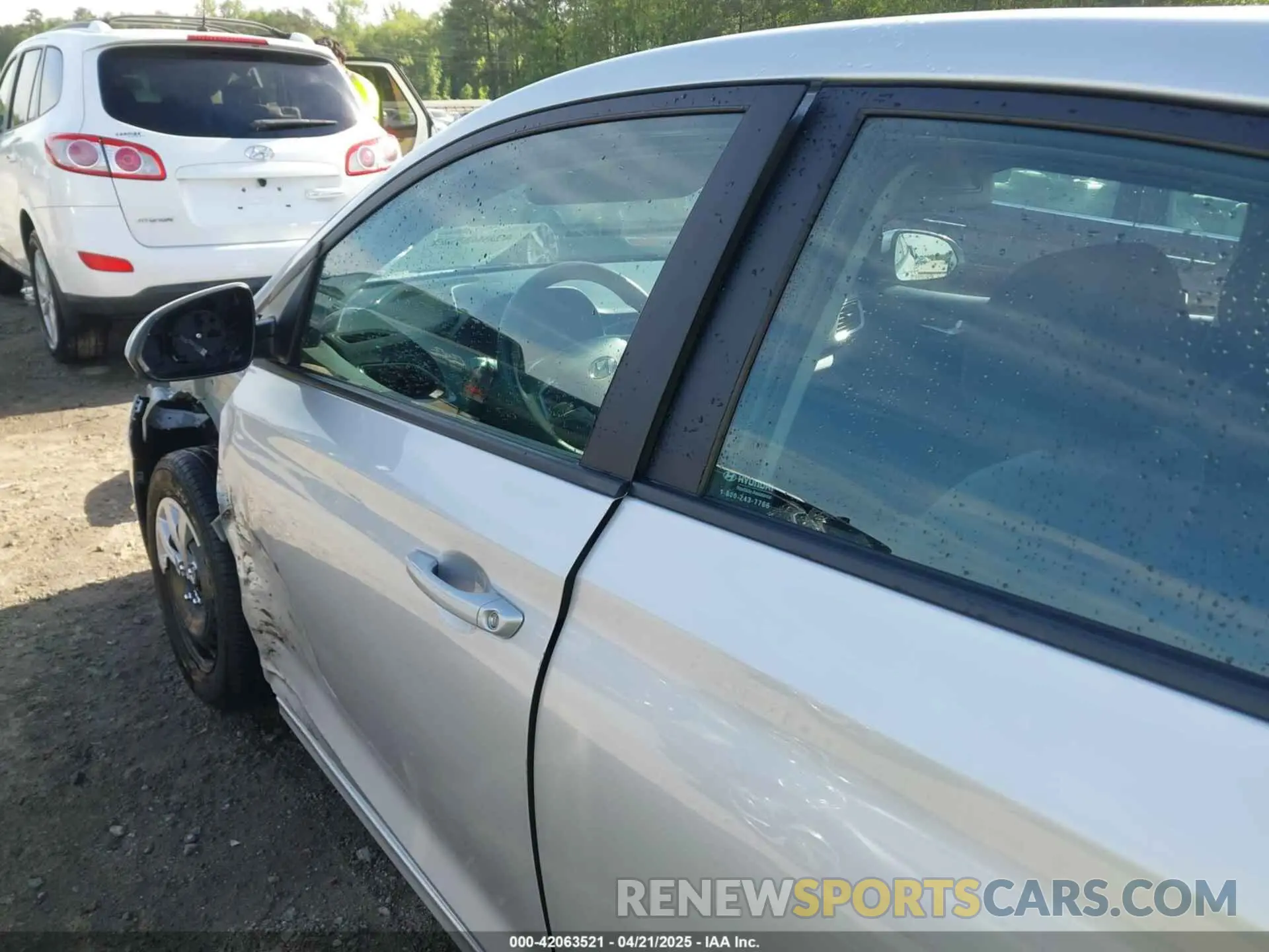 18 Photograph of a damaged car 3KPC24A64ME146982 HYUNDAI ACCENT 2021
