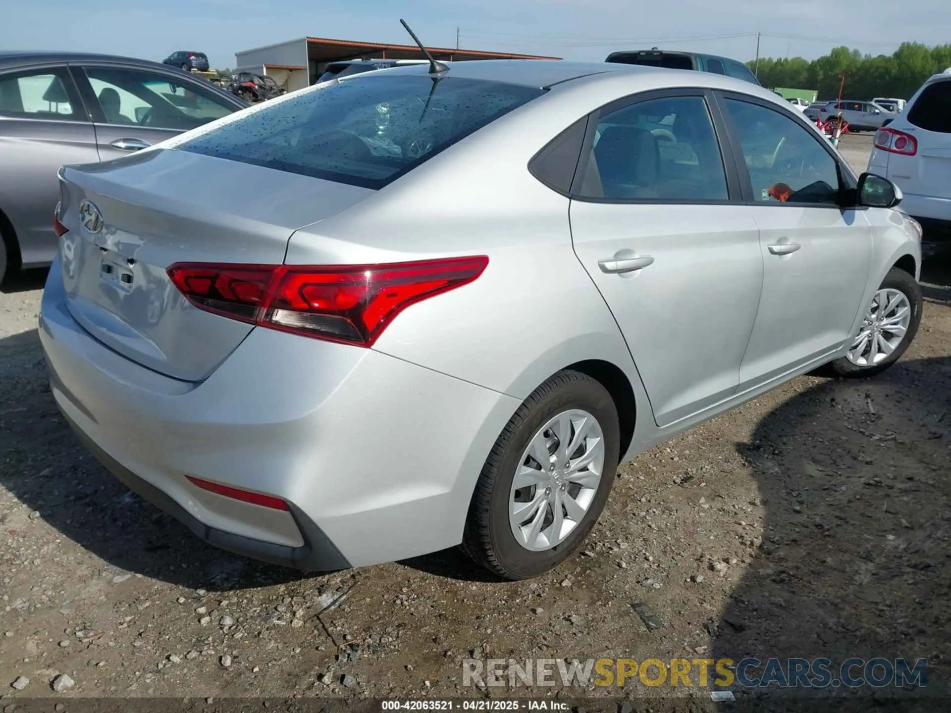 4 Photograph of a damaged car 3KPC24A64ME146982 HYUNDAI ACCENT 2021