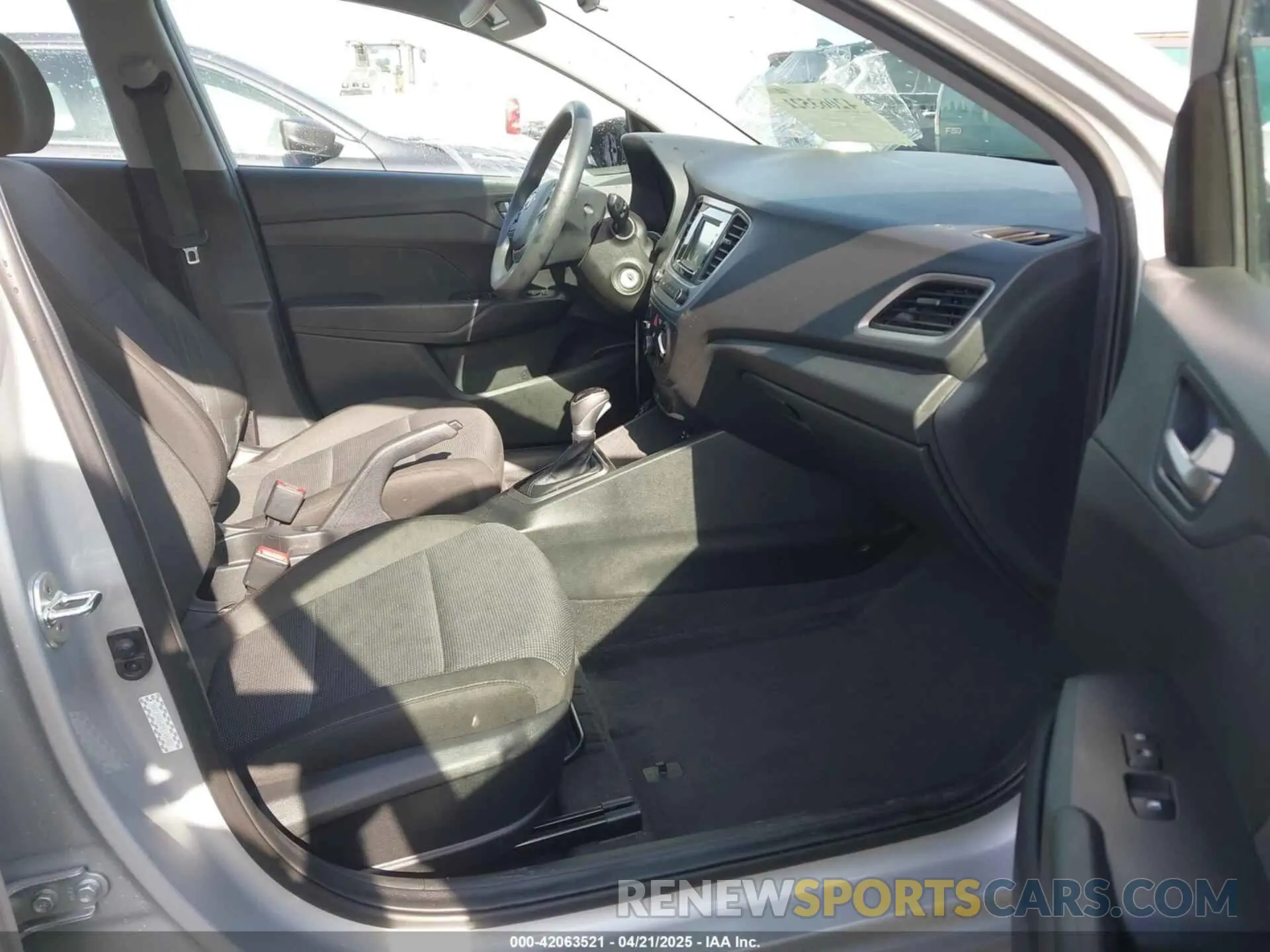5 Photograph of a damaged car 3KPC24A64ME146982 HYUNDAI ACCENT 2021