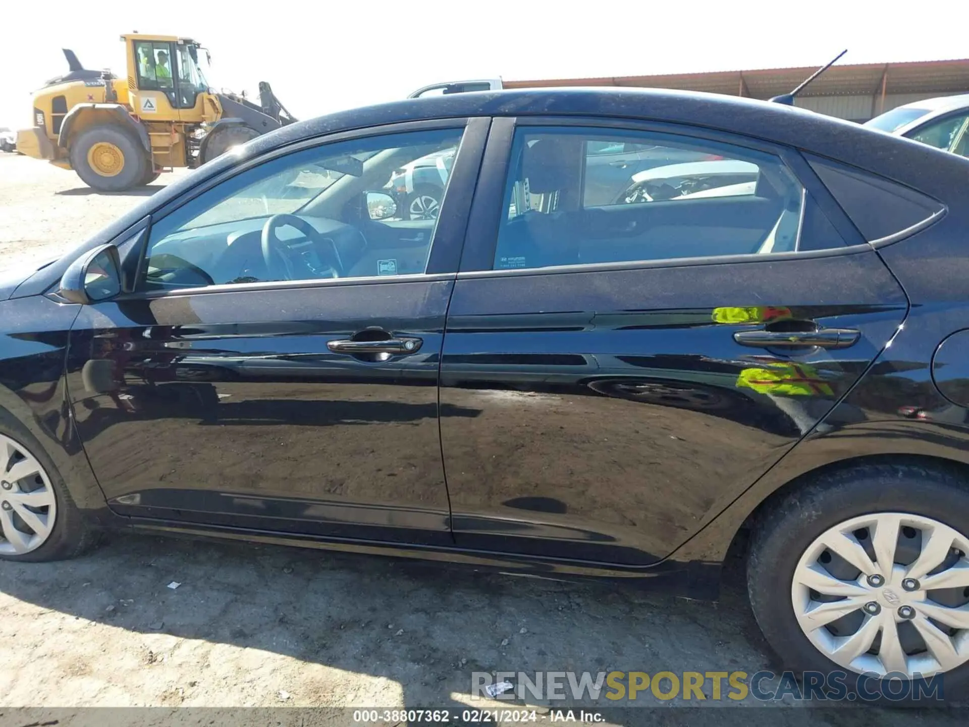 15 Photograph of a damaged car 3KPC24A64ME150451 HYUNDAI ACCENT 2021