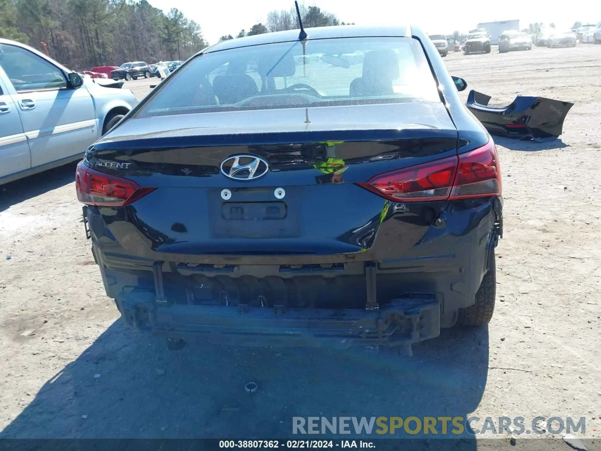 17 Photograph of a damaged car 3KPC24A64ME150451 HYUNDAI ACCENT 2021