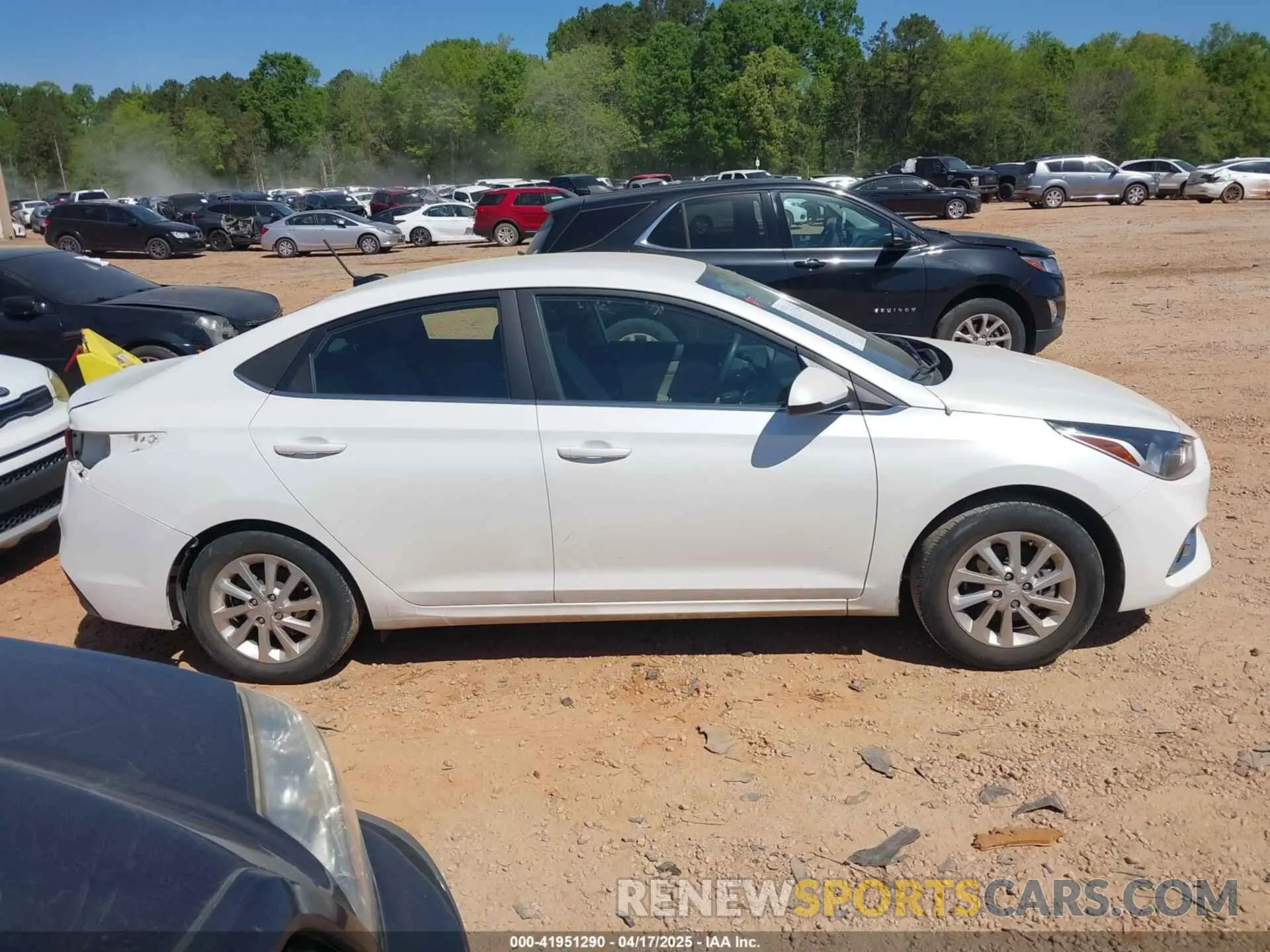 14 Photograph of a damaged car 3KPC24A65ME137479 HYUNDAI ACCENT 2021
