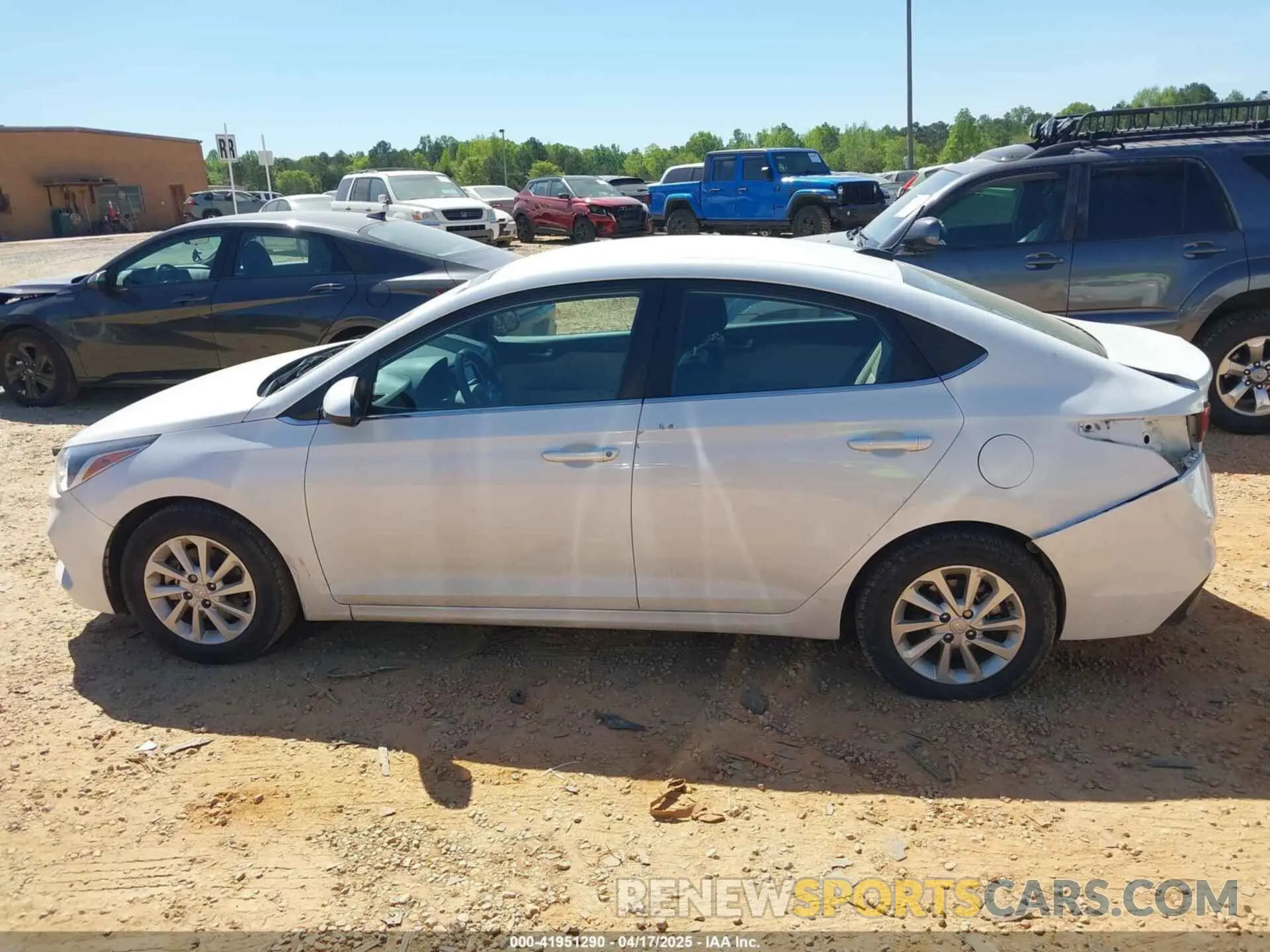 15 Photograph of a damaged car 3KPC24A65ME137479 HYUNDAI ACCENT 2021