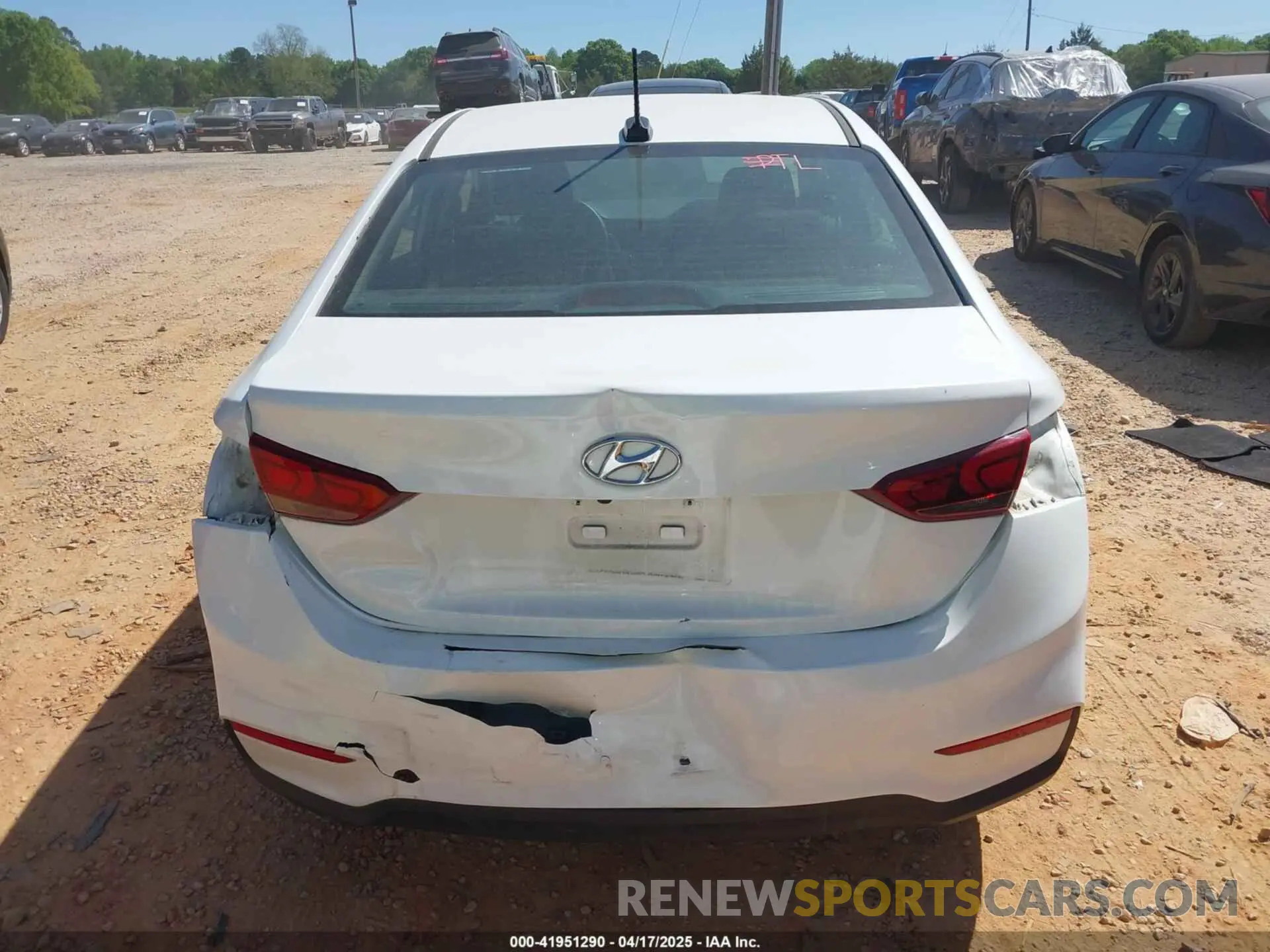 17 Photograph of a damaged car 3KPC24A65ME137479 HYUNDAI ACCENT 2021
