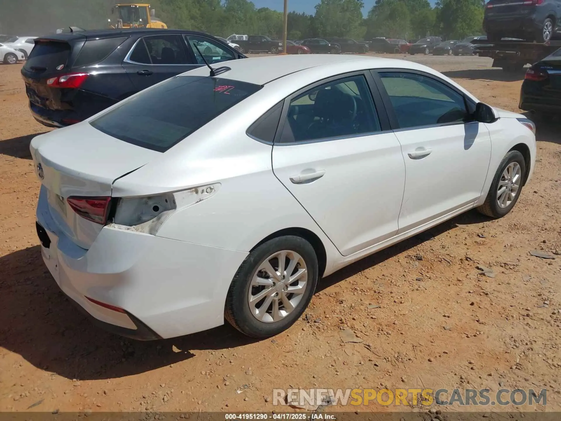 4 Photograph of a damaged car 3KPC24A65ME137479 HYUNDAI ACCENT 2021