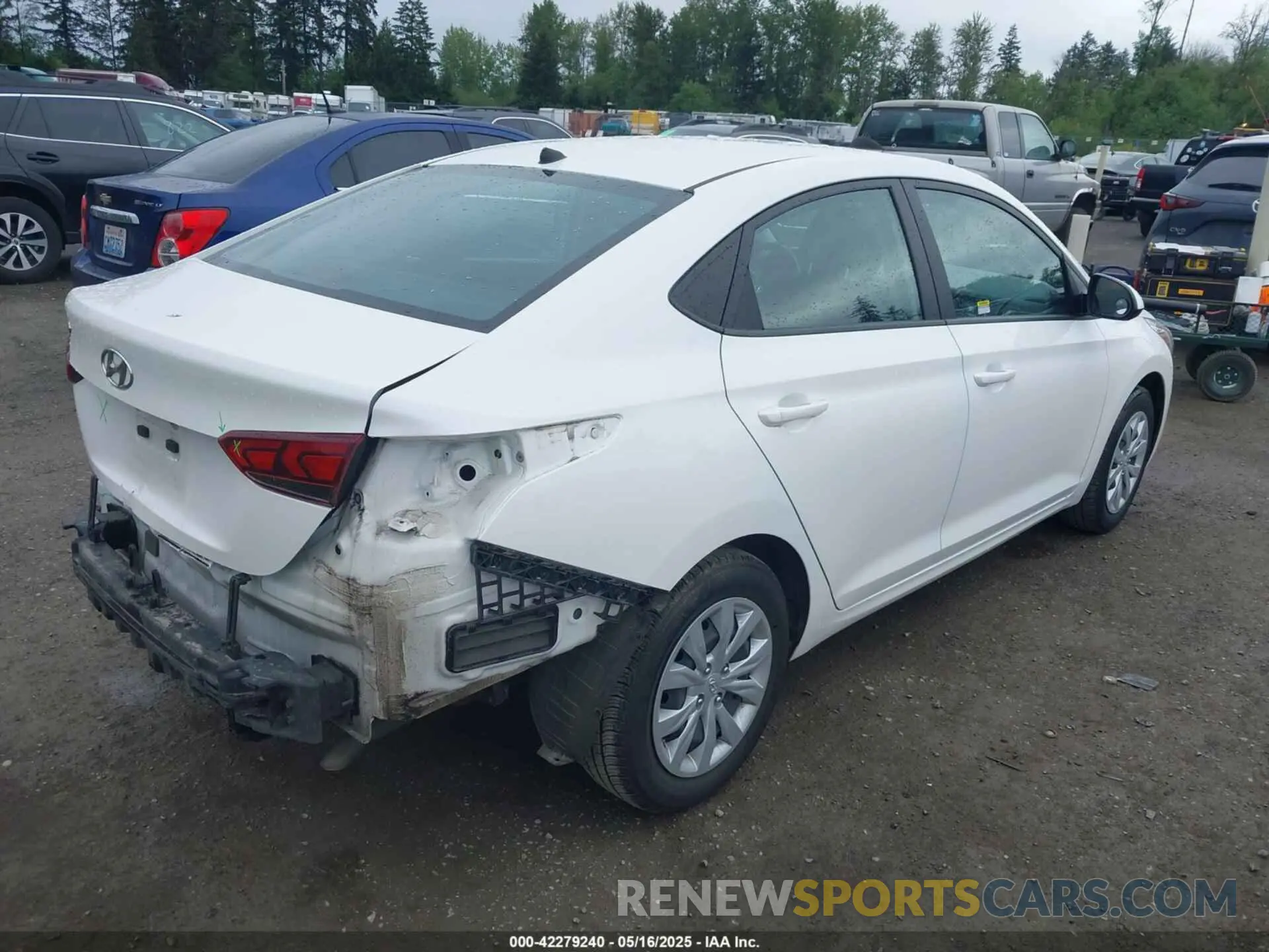 4 Photograph of a damaged car 3KPC24A65ME149552 HYUNDAI ACCENT 2021