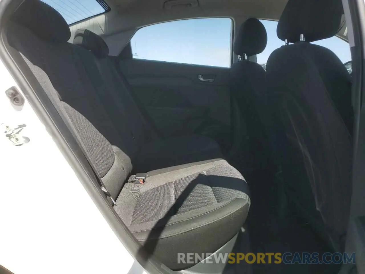 10 Photograph of a damaged car 3KPC24A66ME129570 HYUNDAI ACCENT 2021