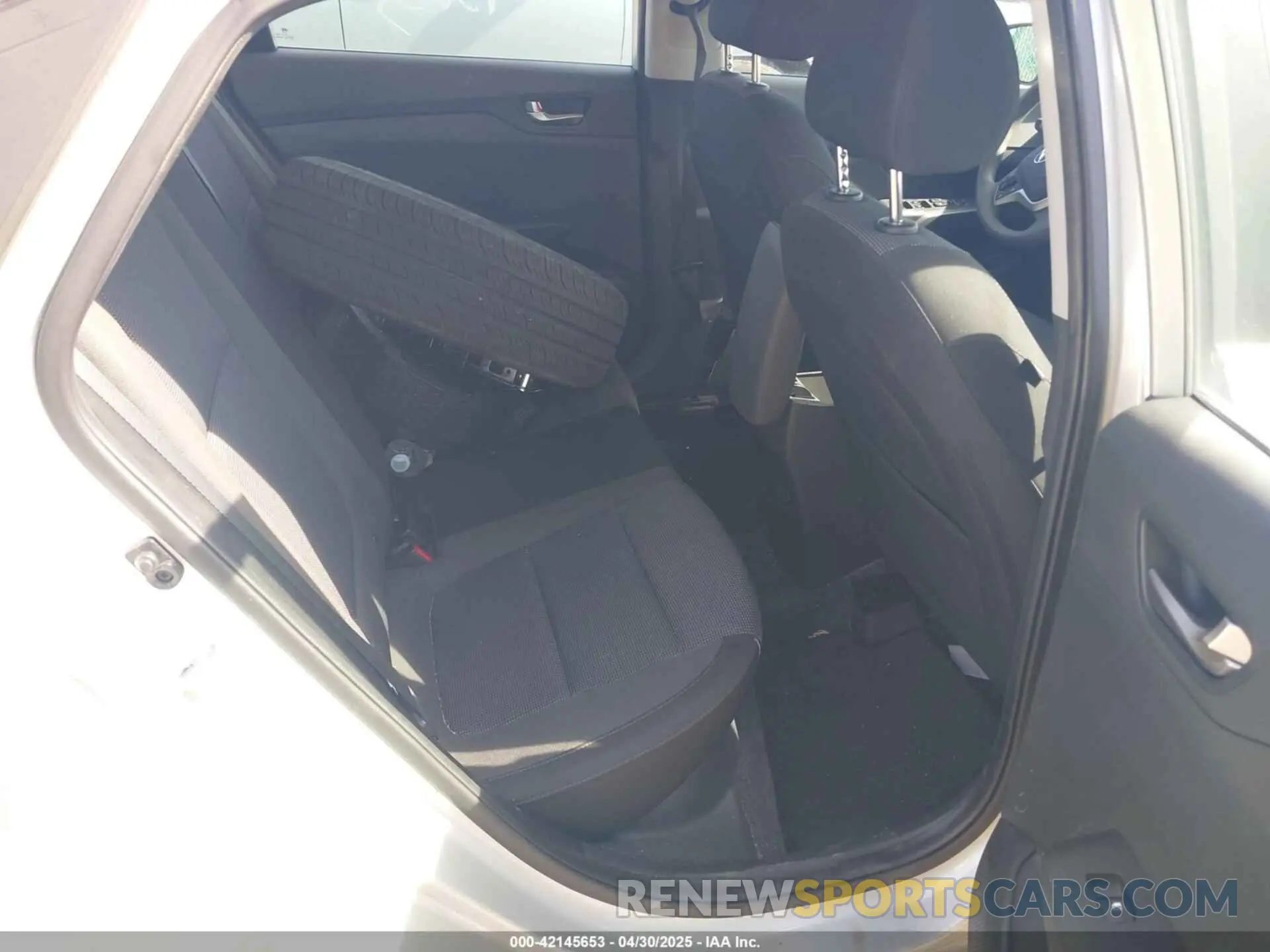 8 Photograph of a damaged car 3KPC24A66ME136728 HYUNDAI ACCENT 2021