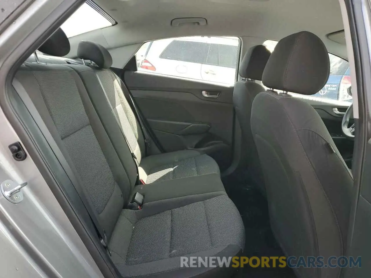 10 Photograph of a damaged car 3KPC24A66ME138298 HYUNDAI ACCENT 2021