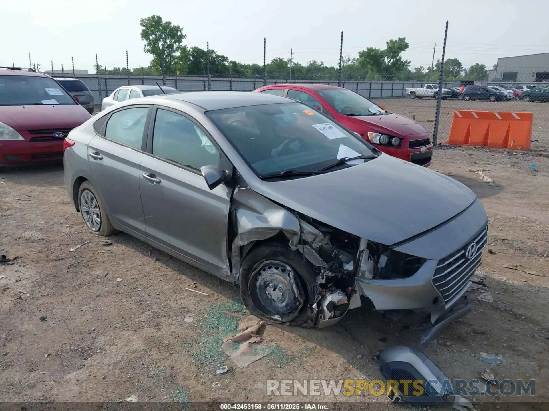 1 Photograph of a damaged car 3KPC24A66ME149947 HYUNDAI ACCENT 2021
