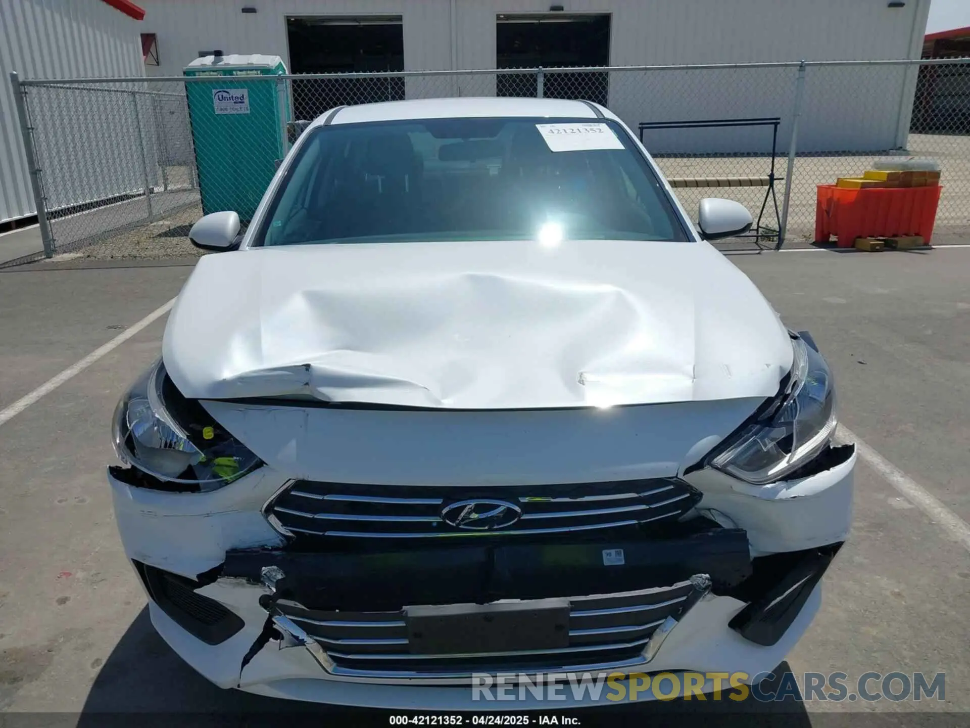 12 Photograph of a damaged car 3KPC24A66ME153125 HYUNDAI ACCENT 2021