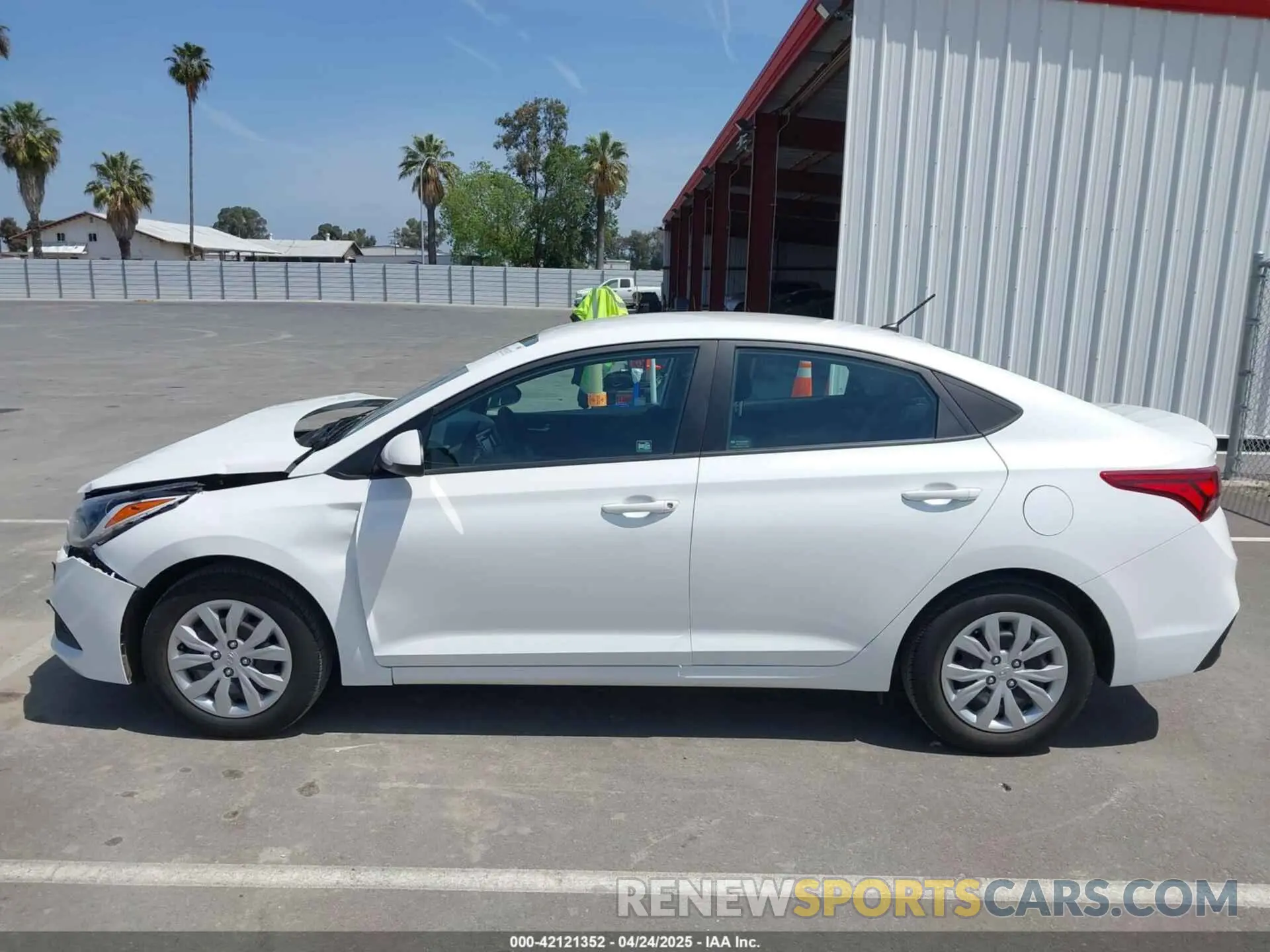 14 Photograph of a damaged car 3KPC24A66ME153125 HYUNDAI ACCENT 2021