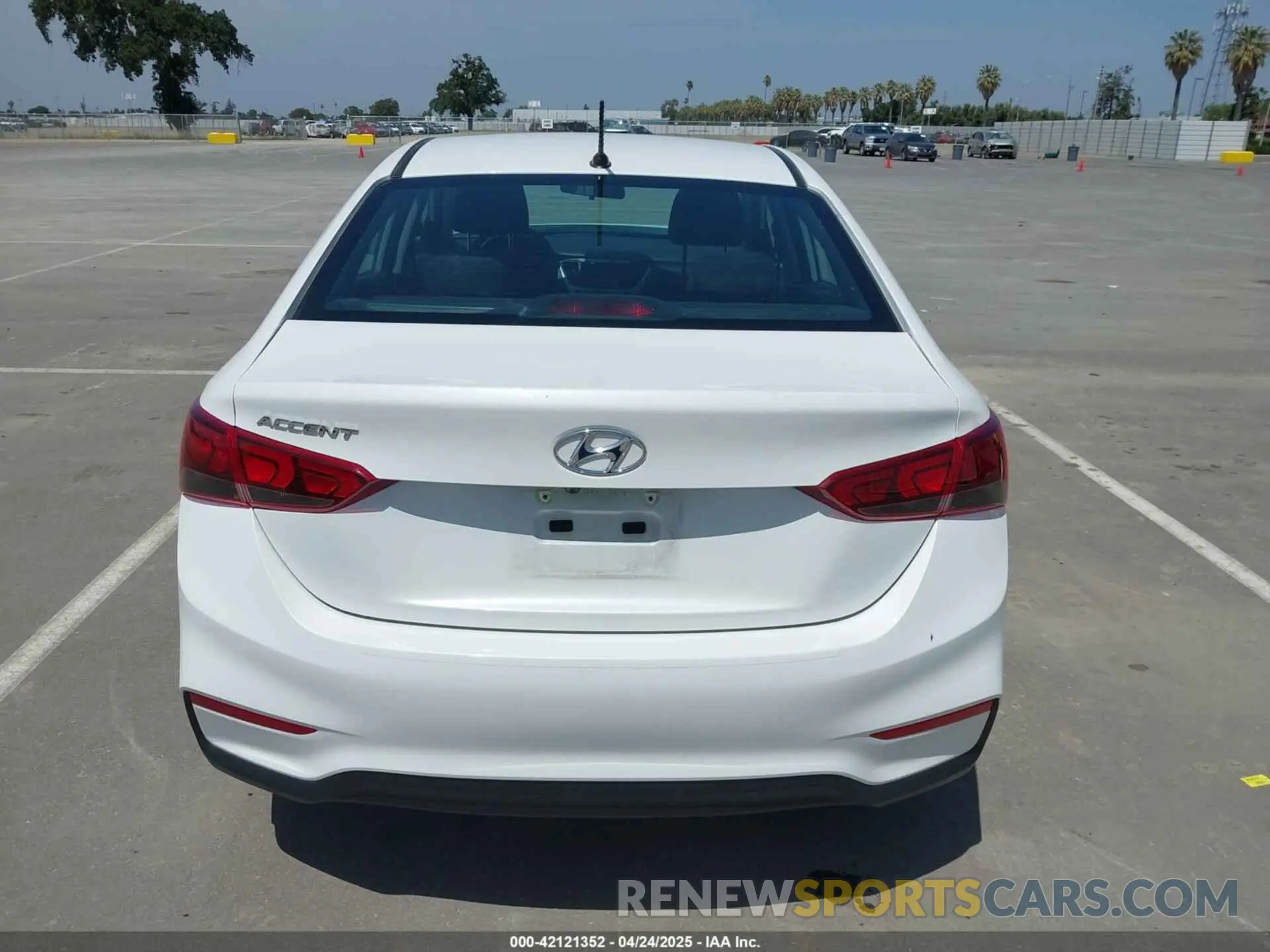 16 Photograph of a damaged car 3KPC24A66ME153125 HYUNDAI ACCENT 2021